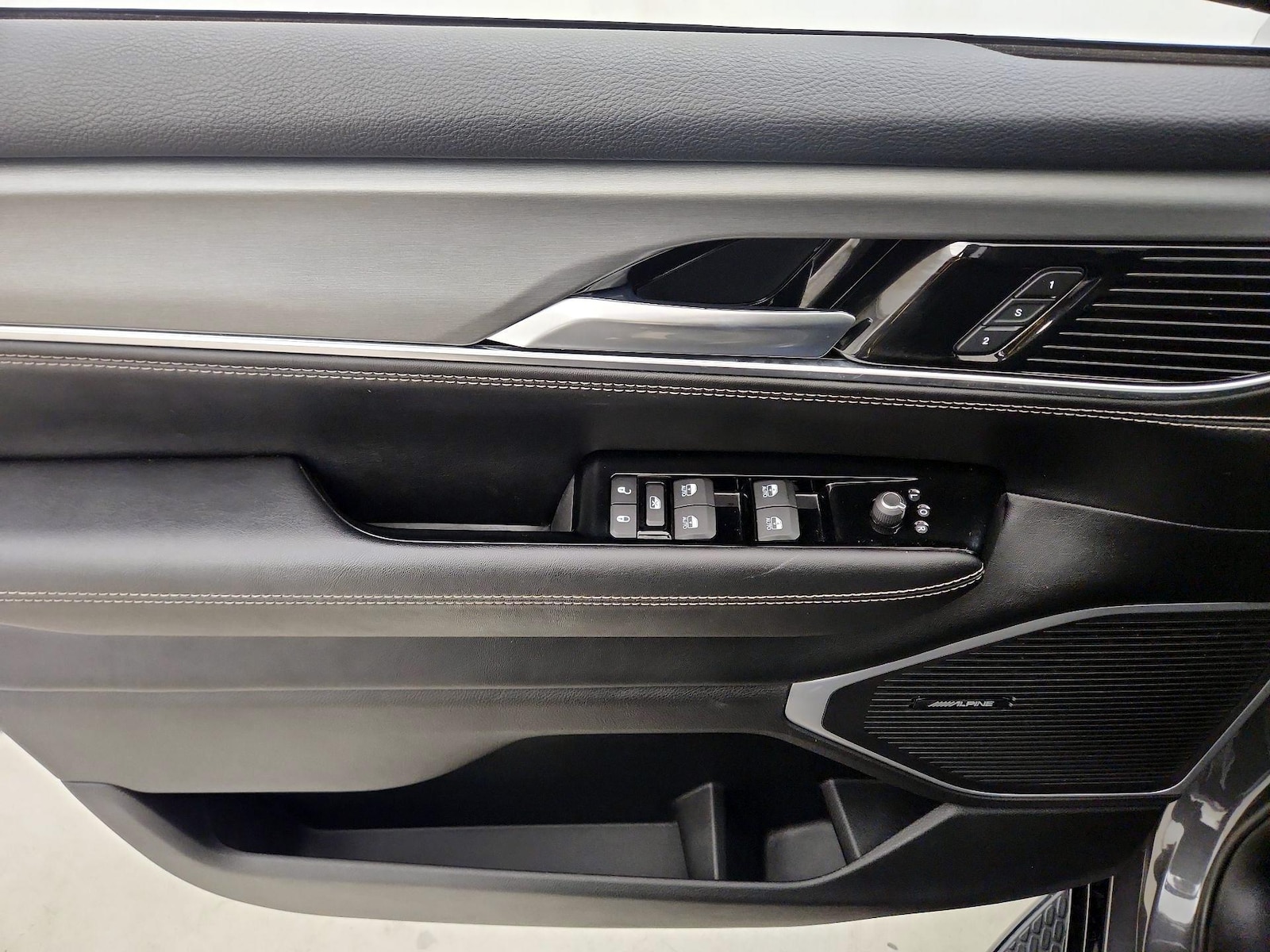 2024 Jeep Wagoneer Series II - Photo 13