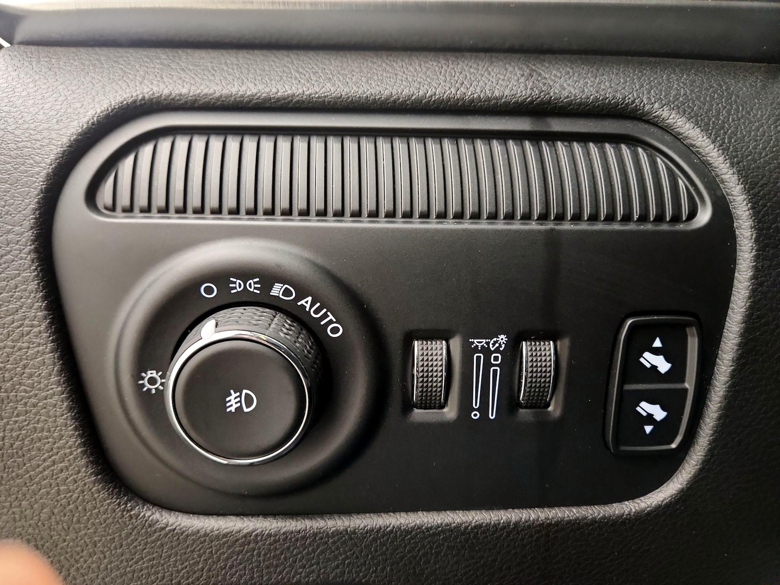 2024 Jeep Wagoneer Series II - Photo 14
