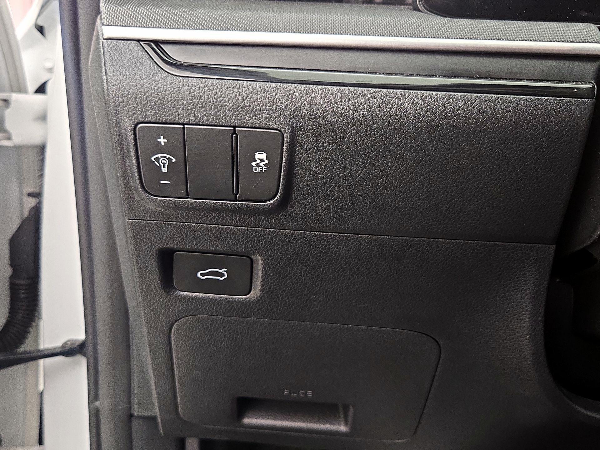 Thumbnail: 2025 Kia K5 - 13