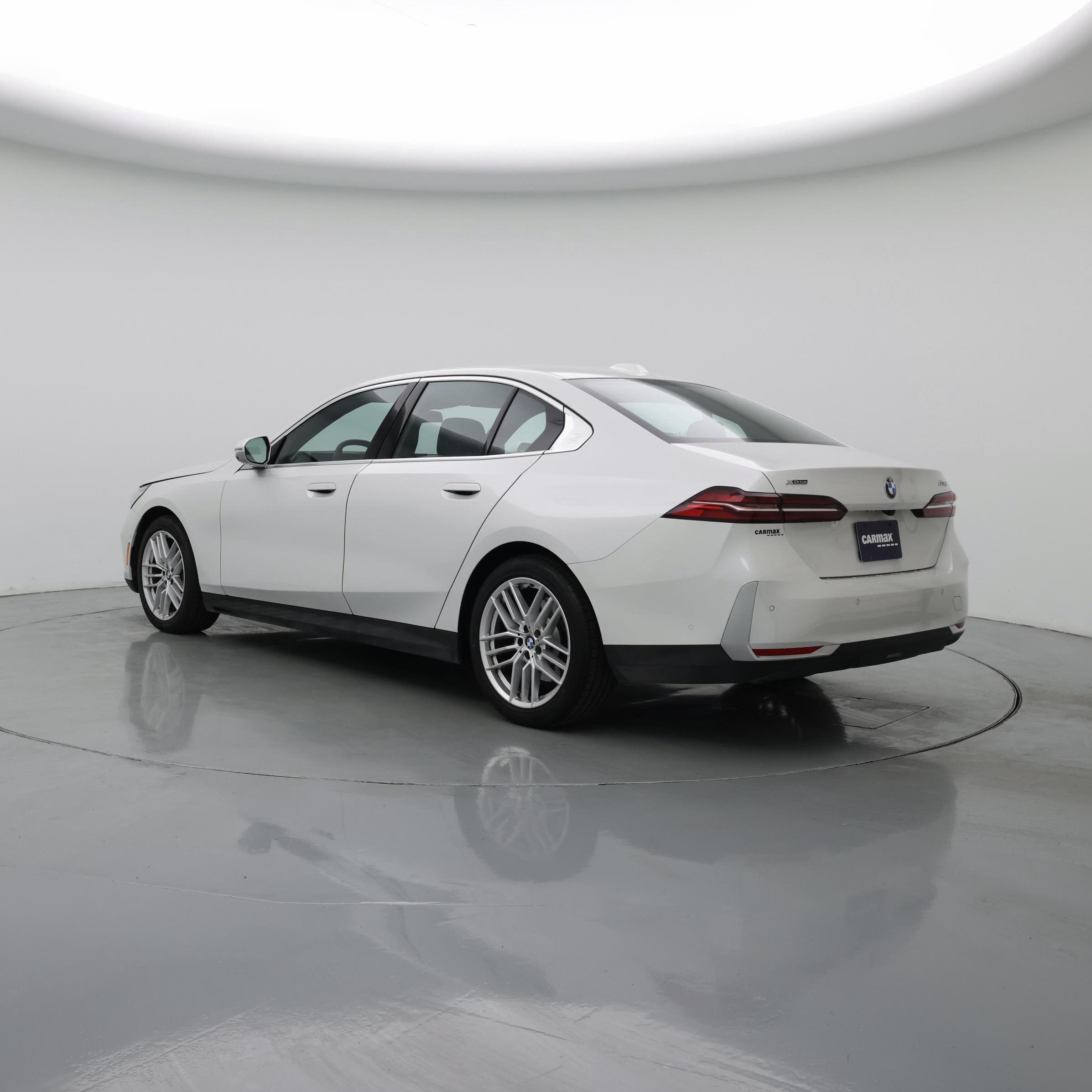 Thumbnail: 2025 BMW 5 Series - 2