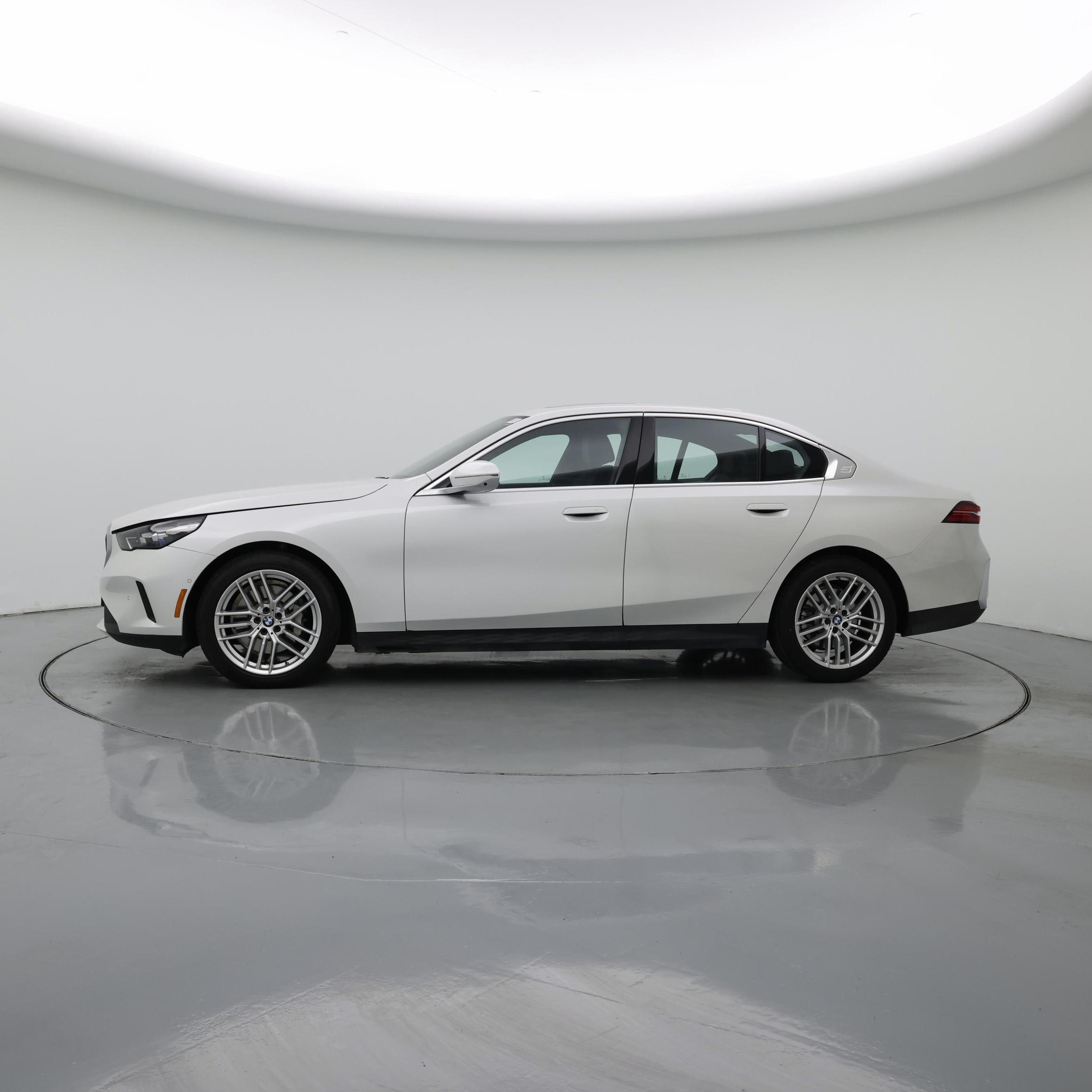 Thumbnail: 2025 BMW 5 Series - 3