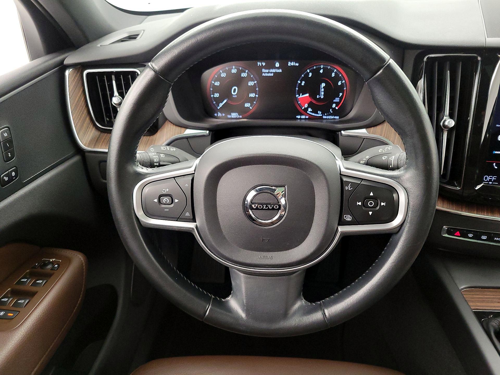 Thumbnail: 2021 Volvo XC60 - 10