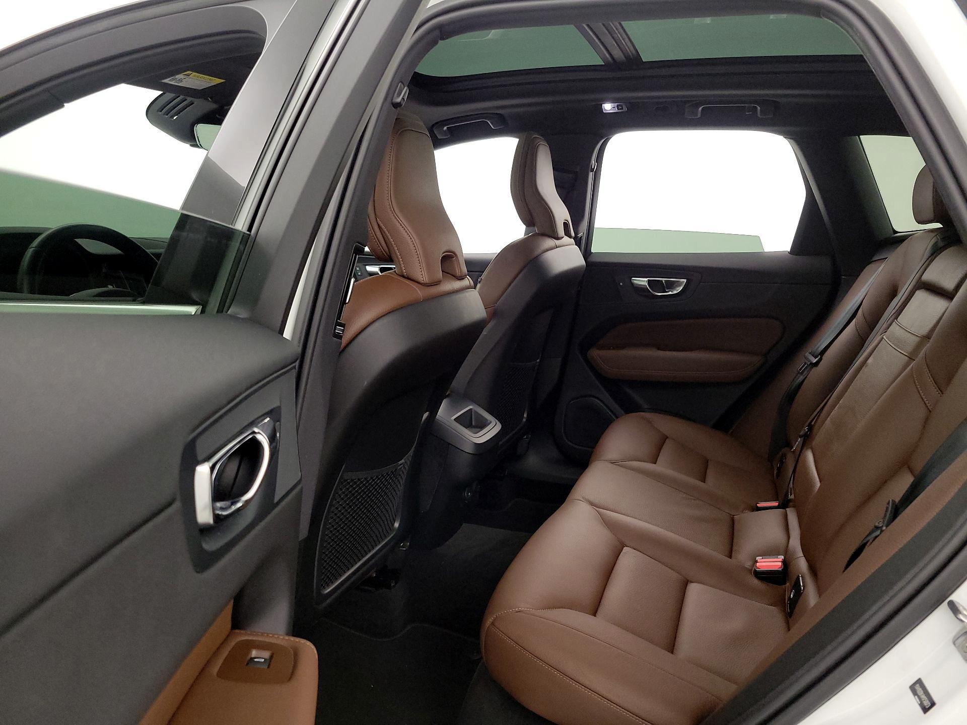 Thumbnail: 2021 Volvo XC60 - 19