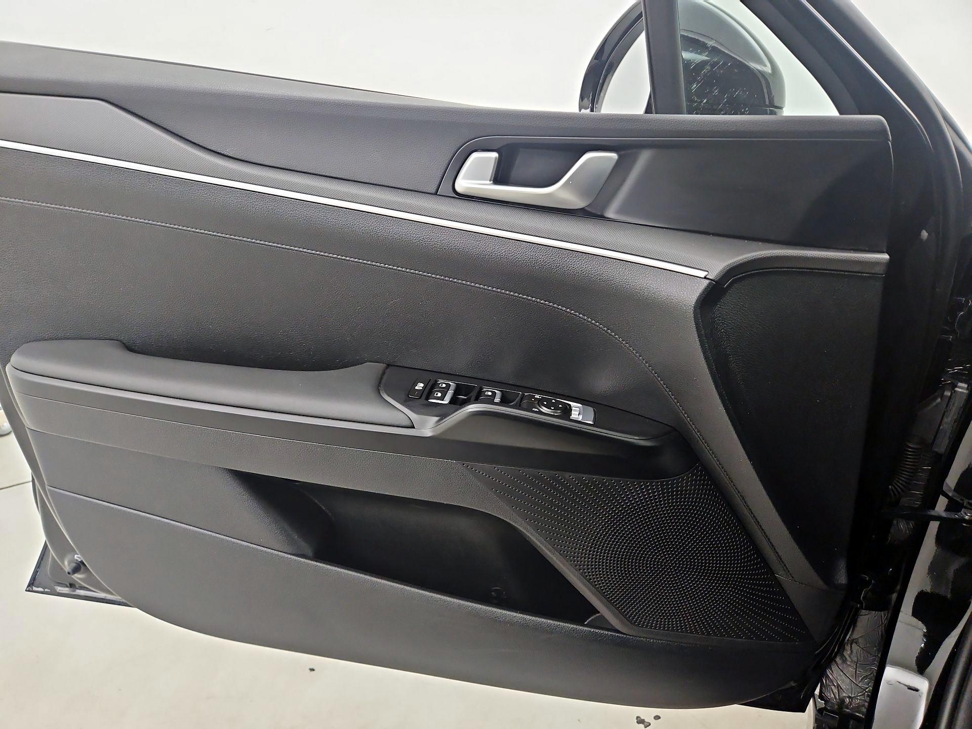 Thumbnail: 2025 Kia K5 - 12