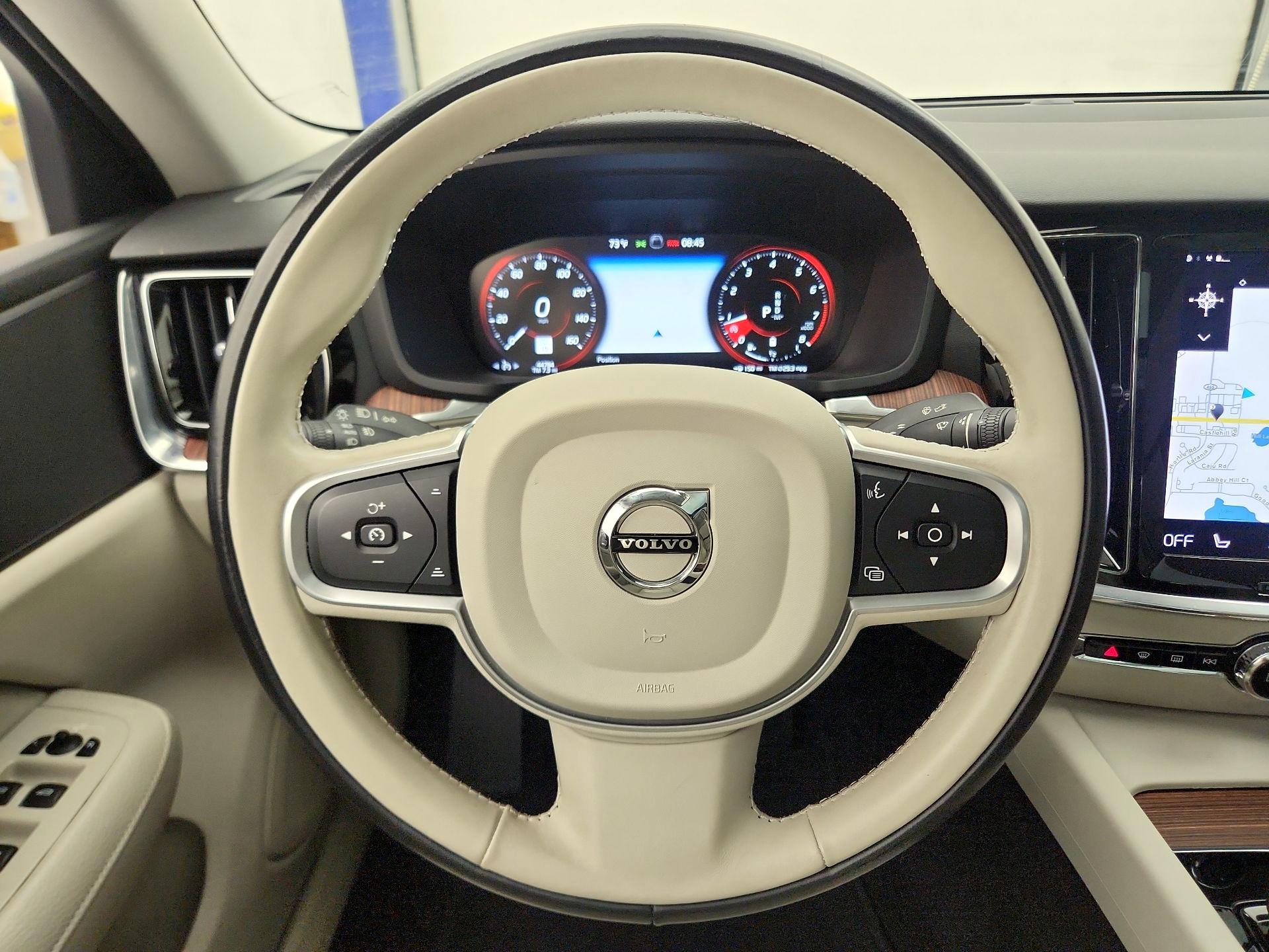 Thumbnail: 2022 Volvo S60 - 10