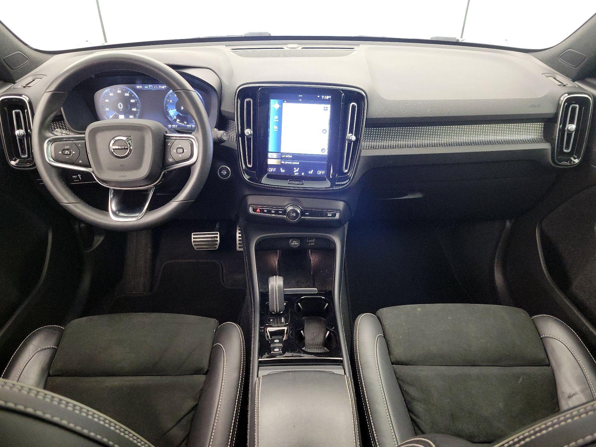 Thumbnail: 2022 Volvo XC40 - 9