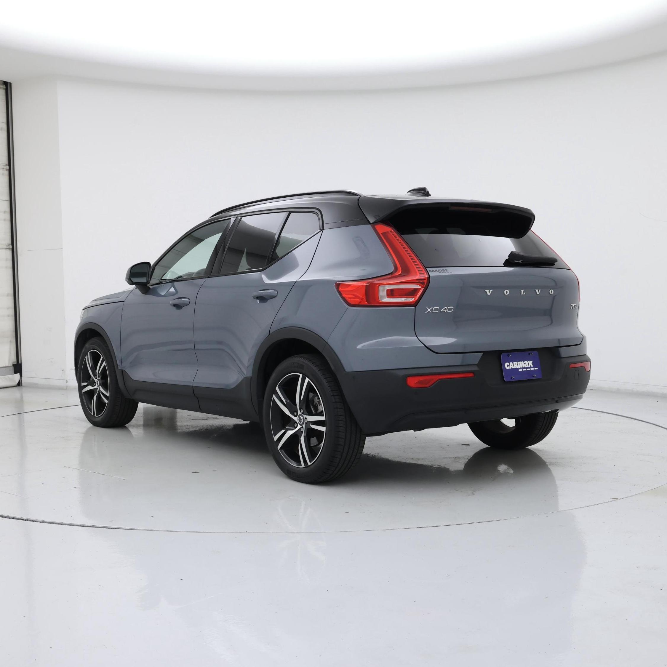 Thumbnail: 2022 Volvo XC40 - 2