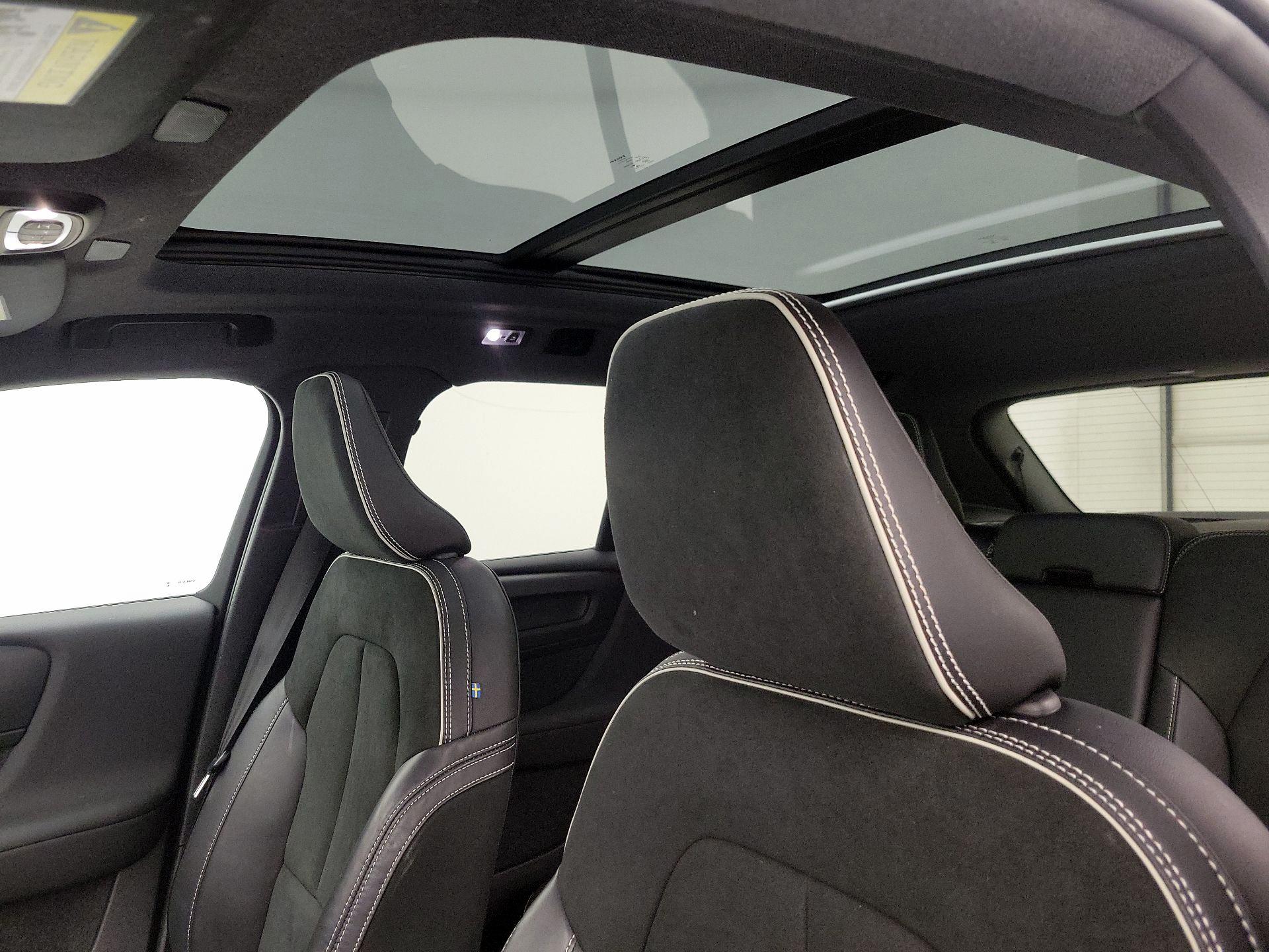 Thumbnail: 2022 Volvo XC40 - 20