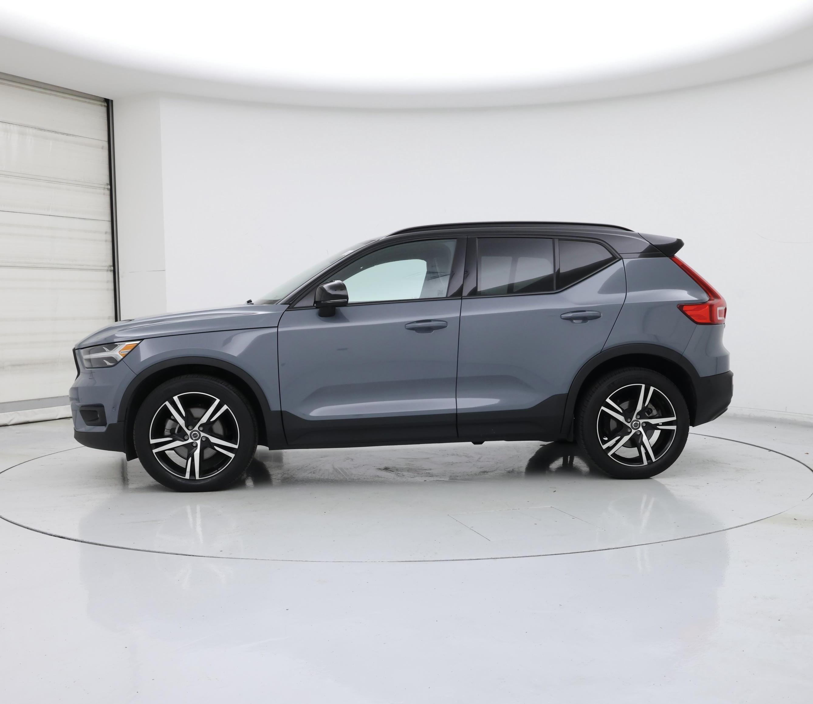 Thumbnail: 2022 Volvo XC40 - 3