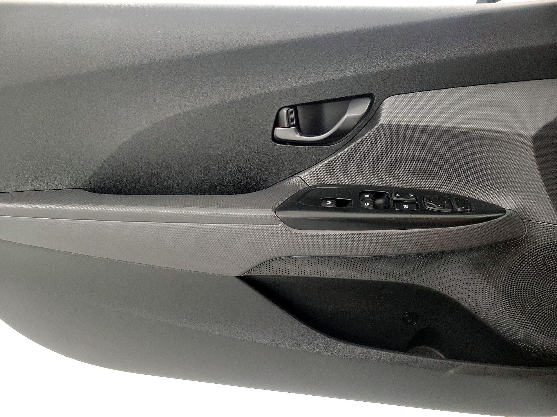 Thumbnail: 2019 Hyundai Veloster - 12