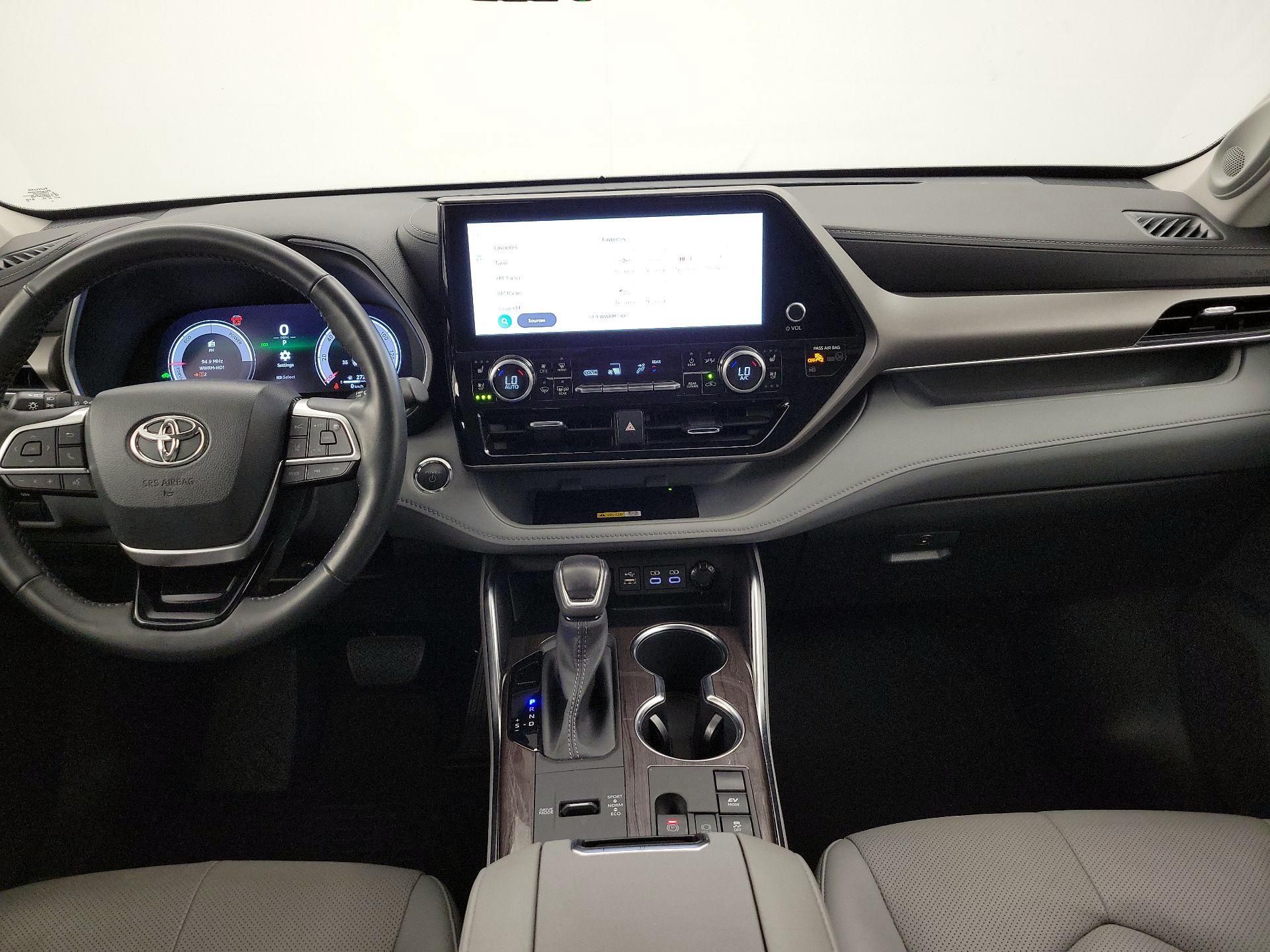 Thumbnail: 2023 Toyota Highlander - 9