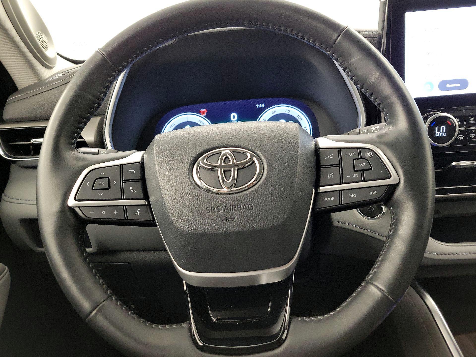 Thumbnail: 2023 Toyota Highlander - 10