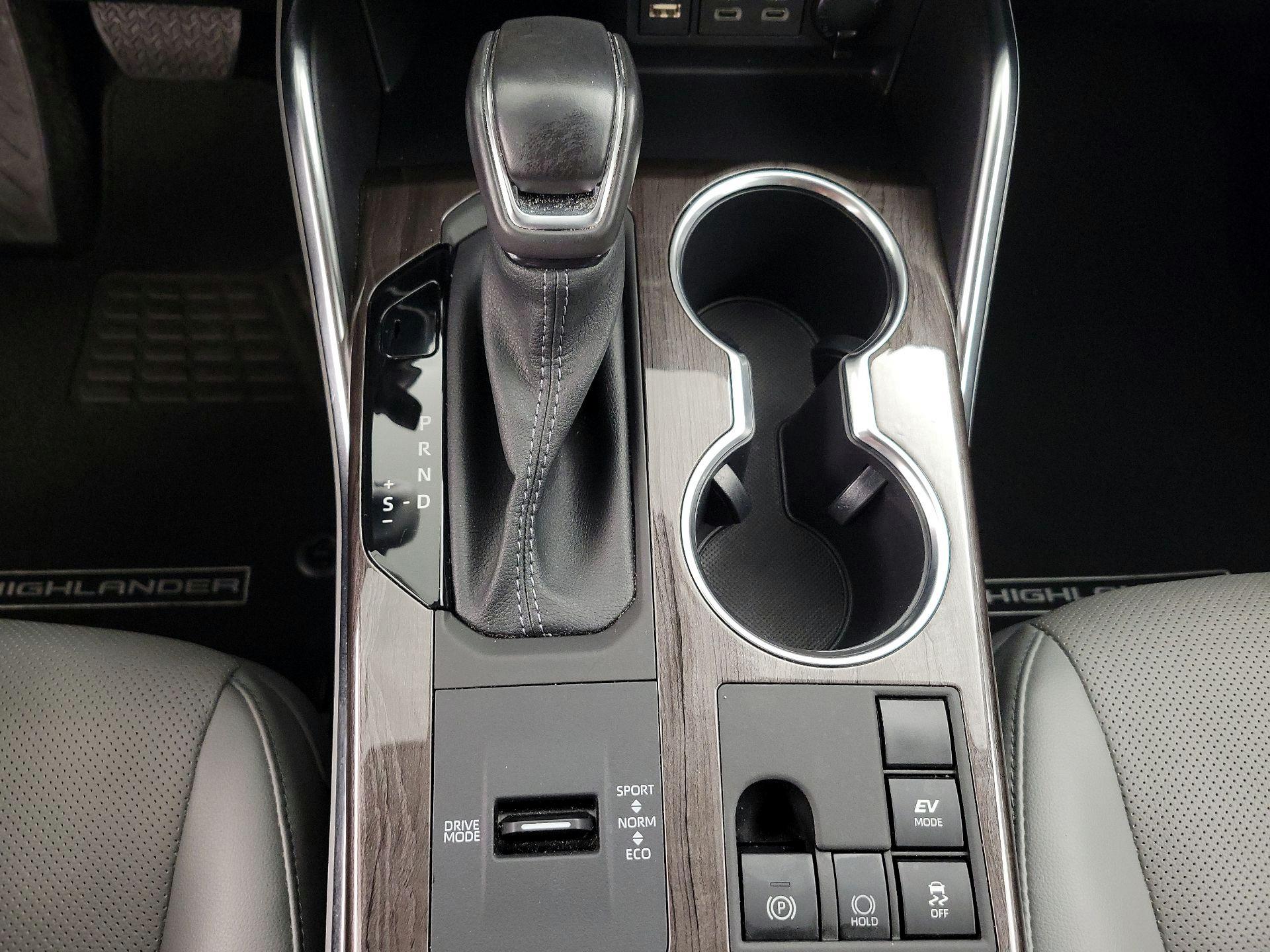 Thumbnail: 2023 Toyota Highlander - 18