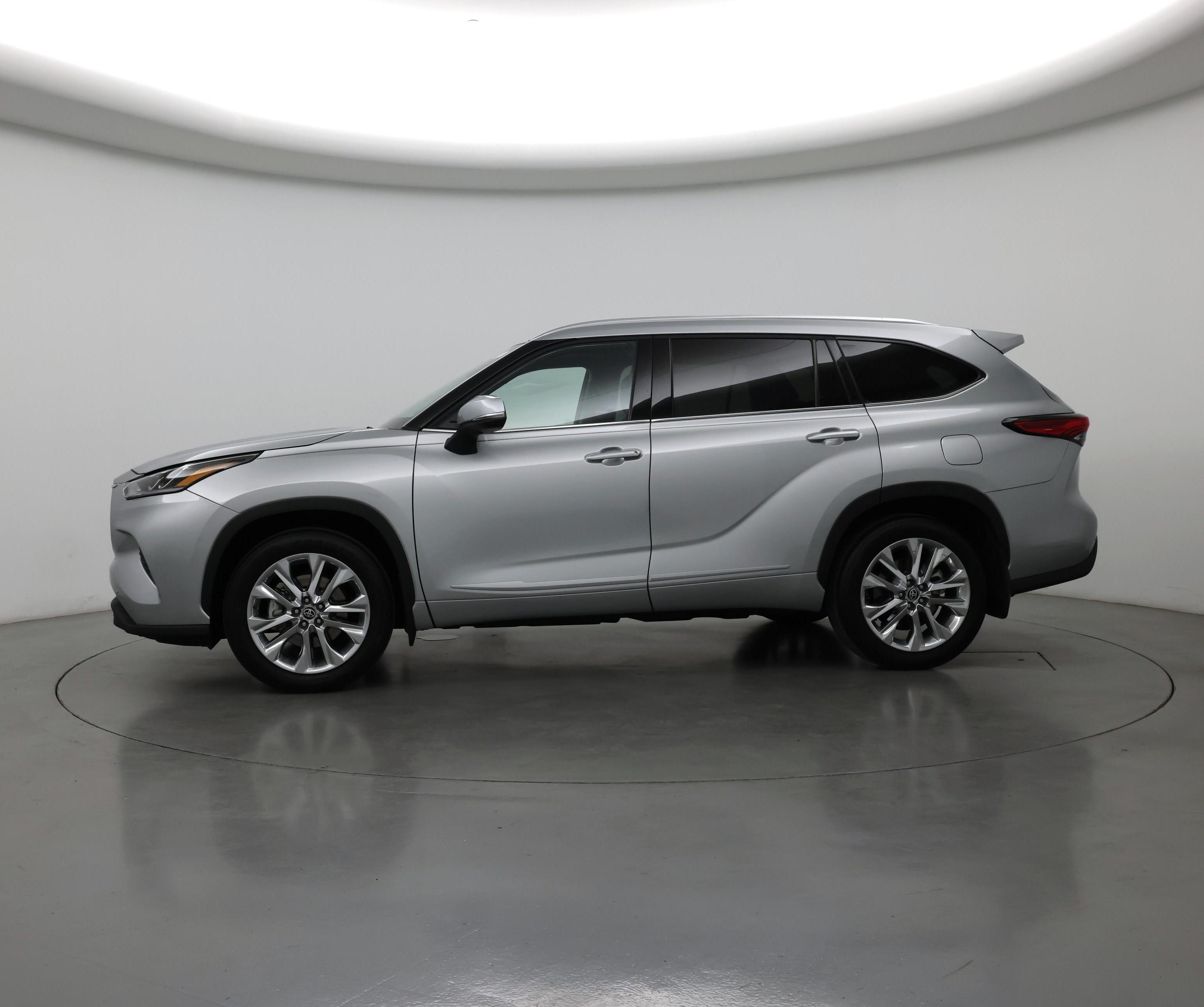 Thumbnail: 2023 Toyota Highlander - 3