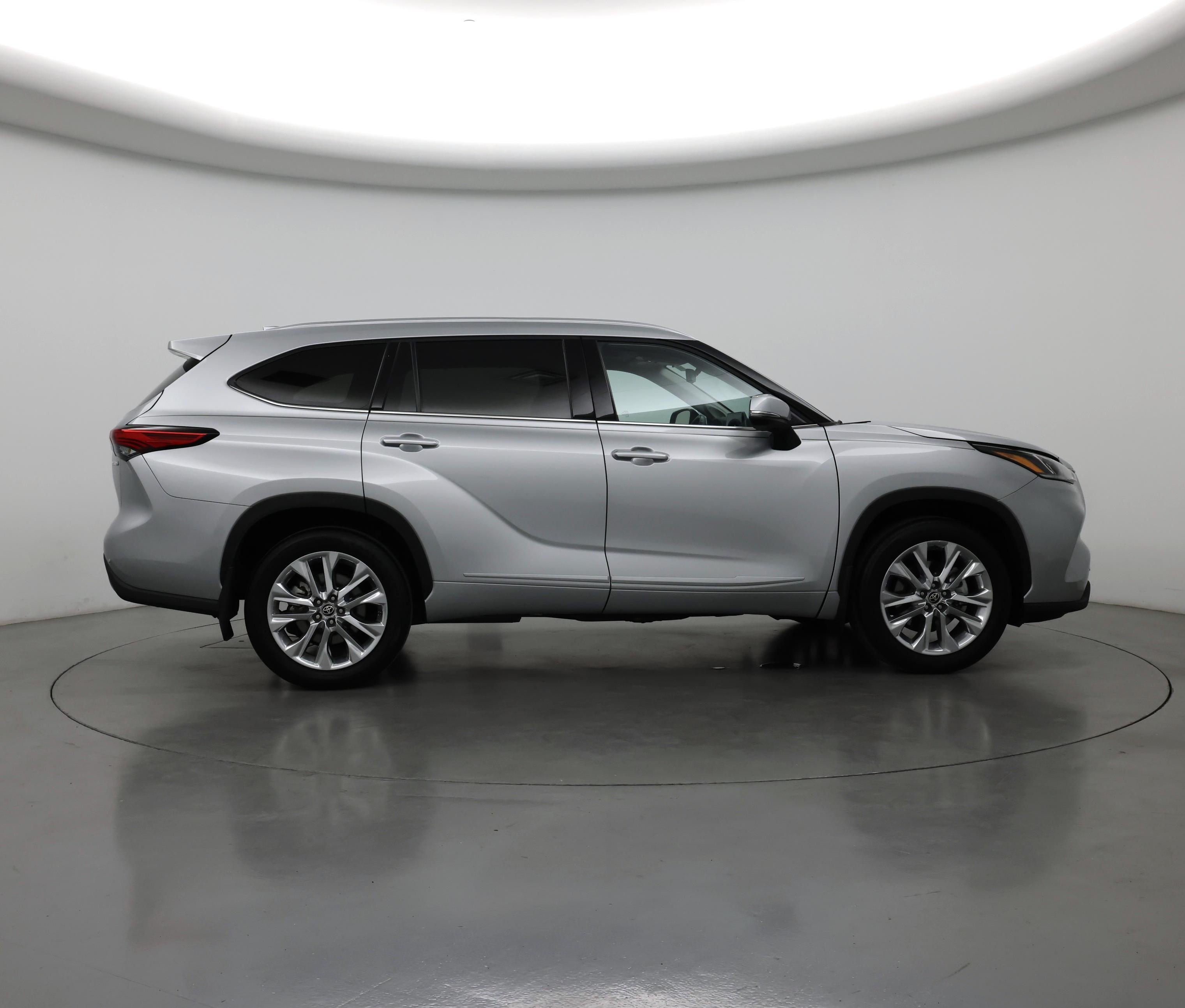 Thumbnail: 2023 Toyota Highlander - 7