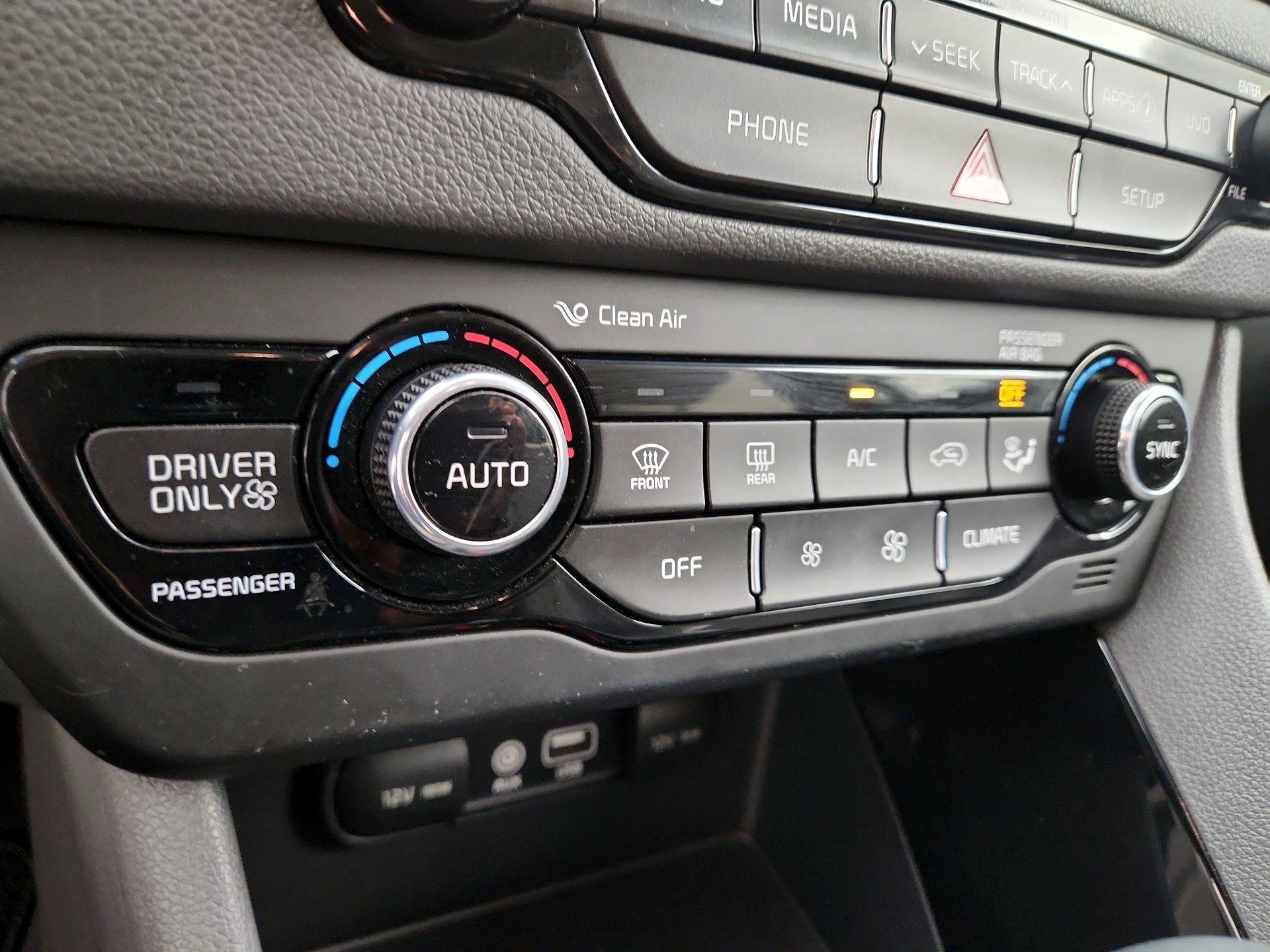 Thumbnail: 2017 Kia Niro - 16