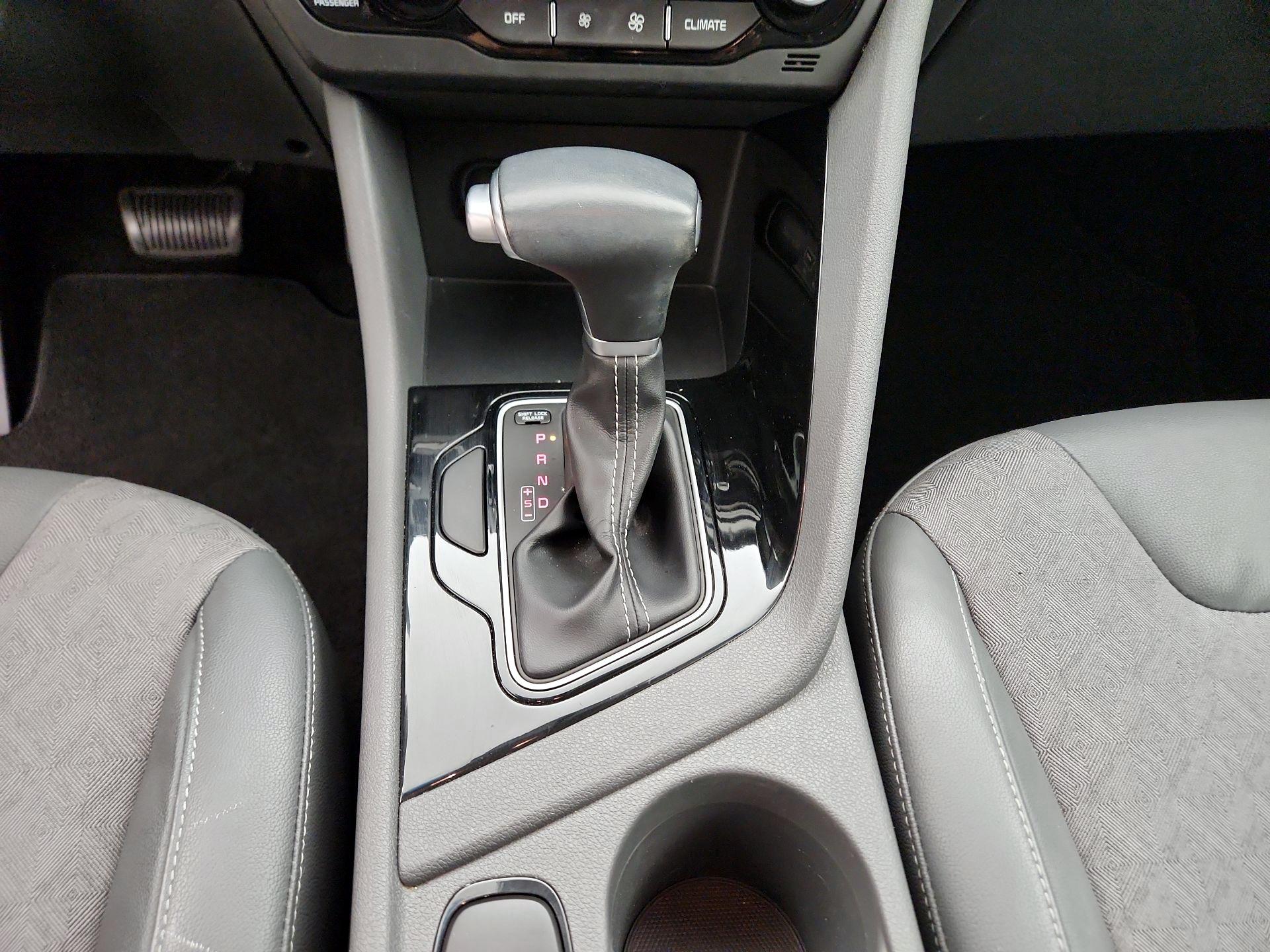 Thumbnail: 2017 Kia Niro - 17