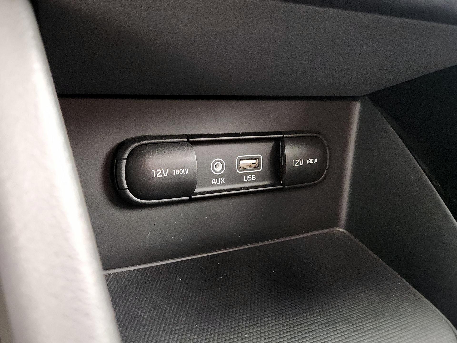 Thumbnail: 2017 Kia Niro - 18