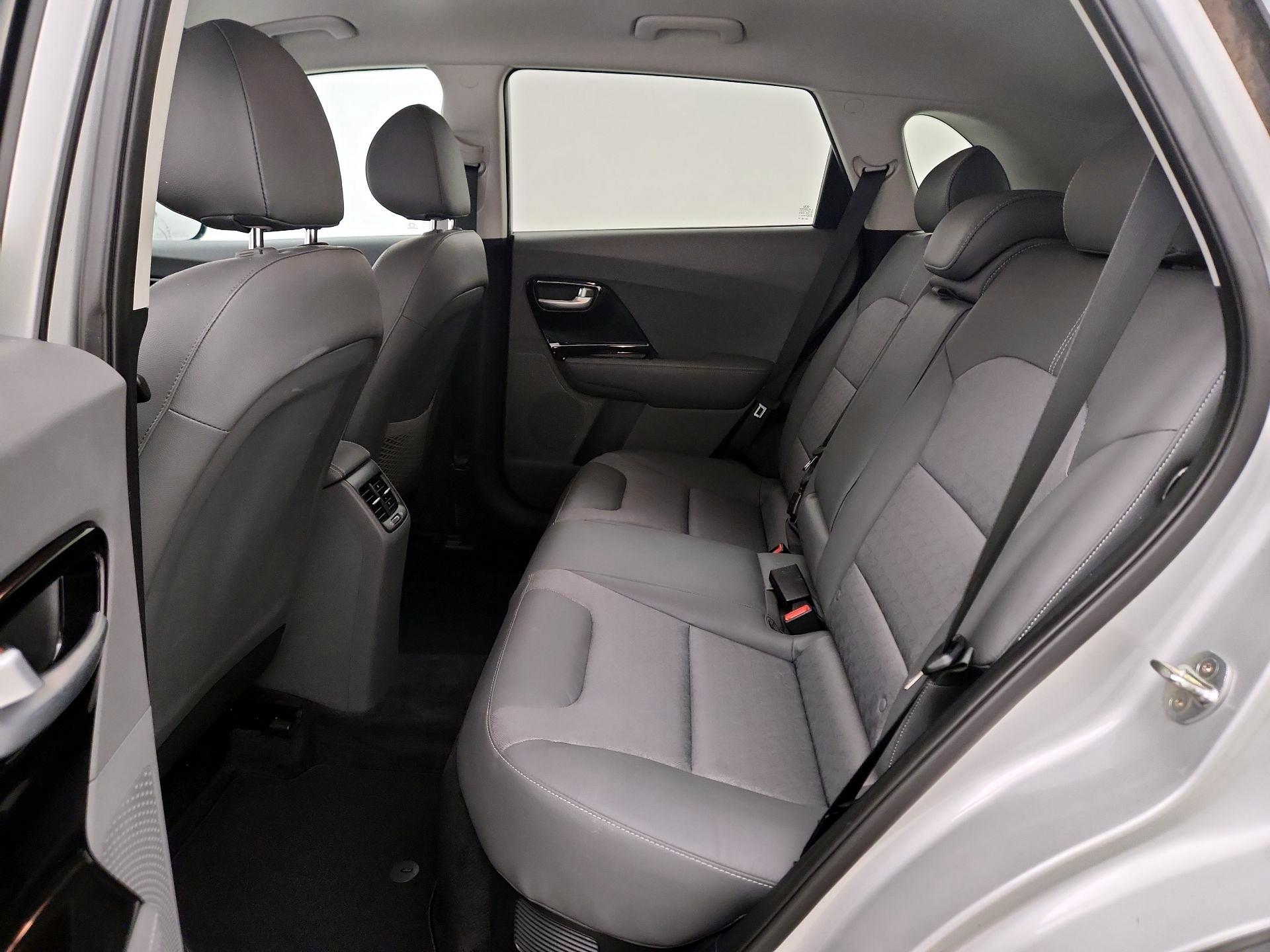 Thumbnail: 2017 Kia Niro - 19