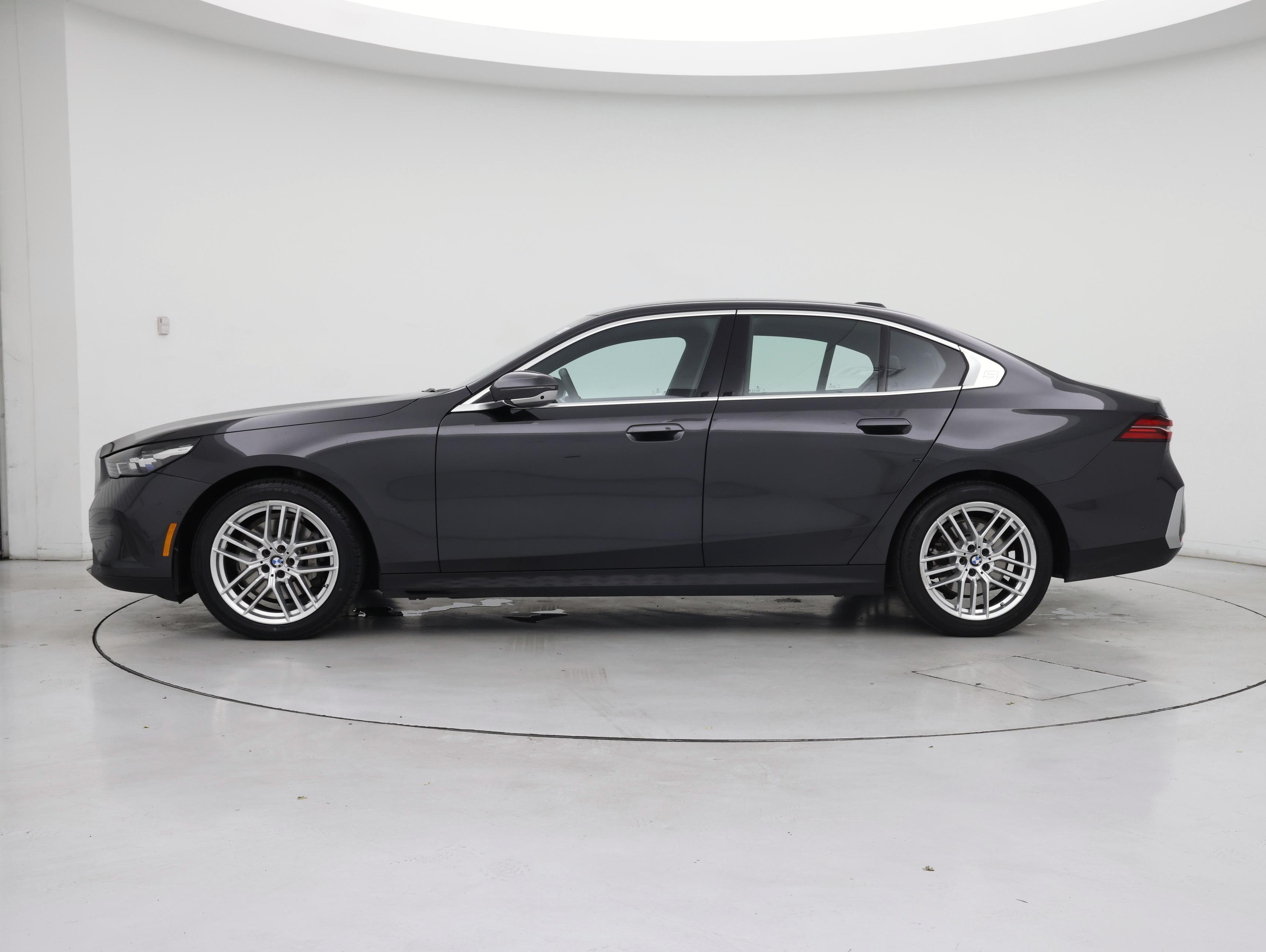 Thumbnail: 2025 BMW 5 Series - 3