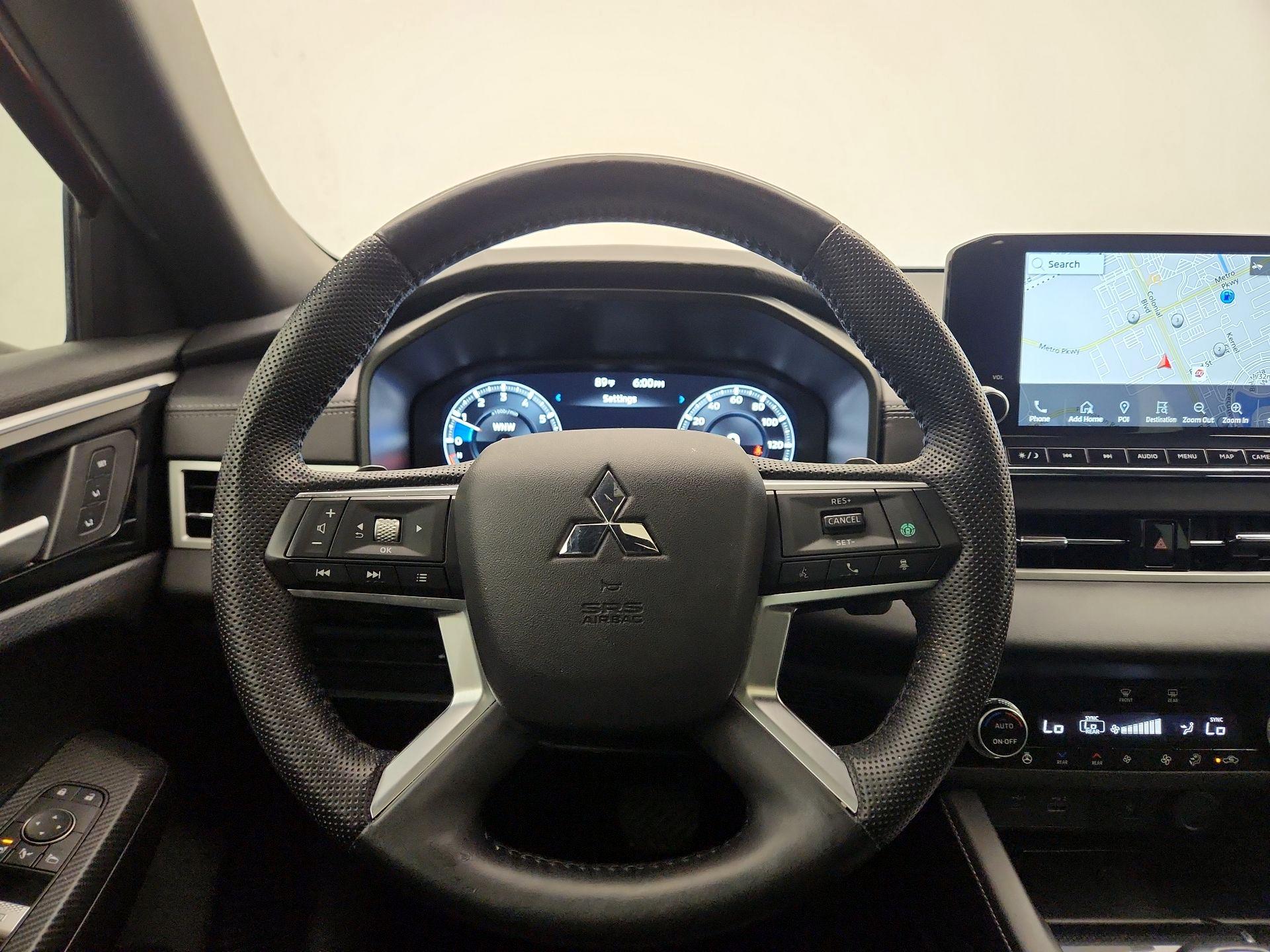 Thumbnail: 2023 Mitsubishi Outlander - 10