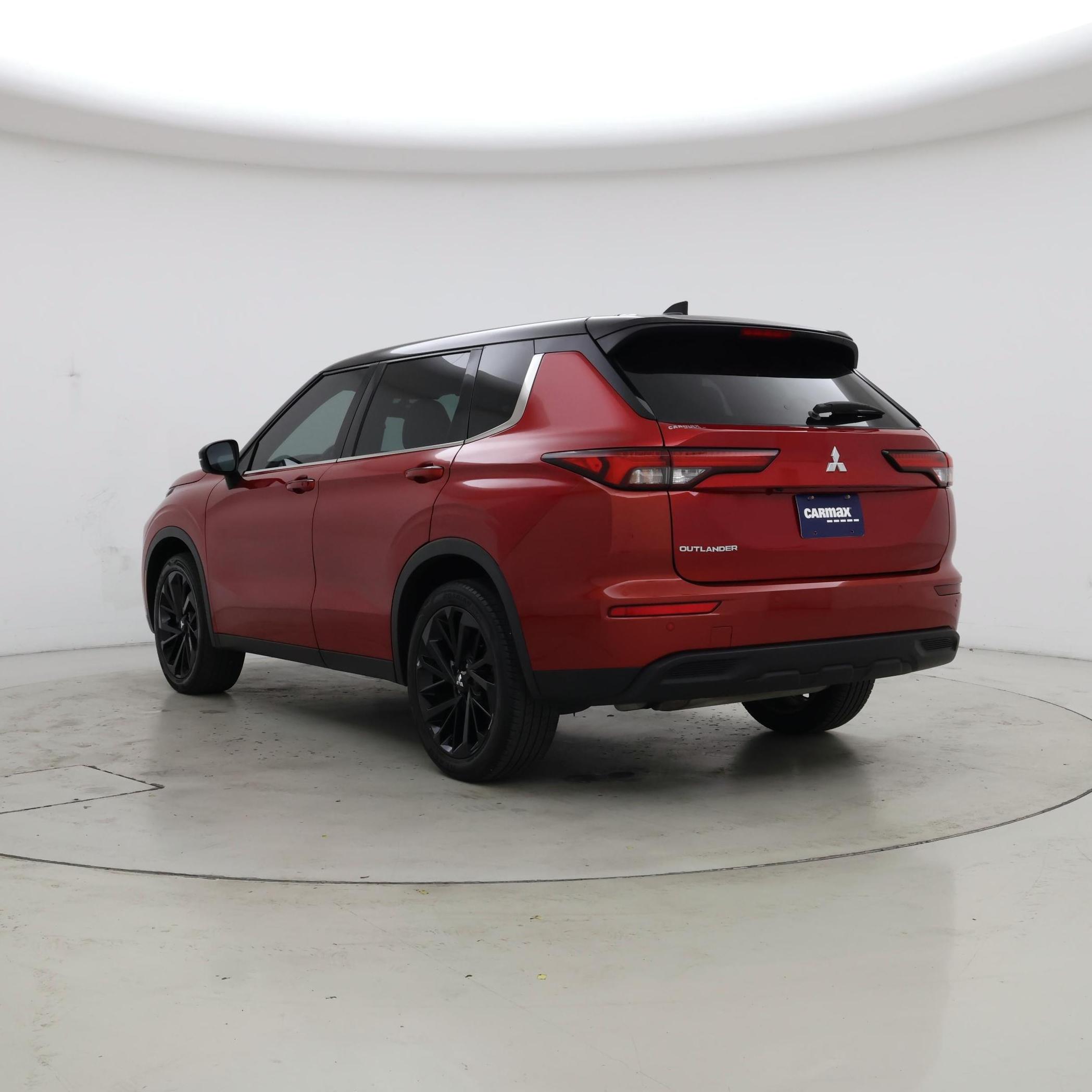 Thumbnail: 2023 Mitsubishi Outlander - 2