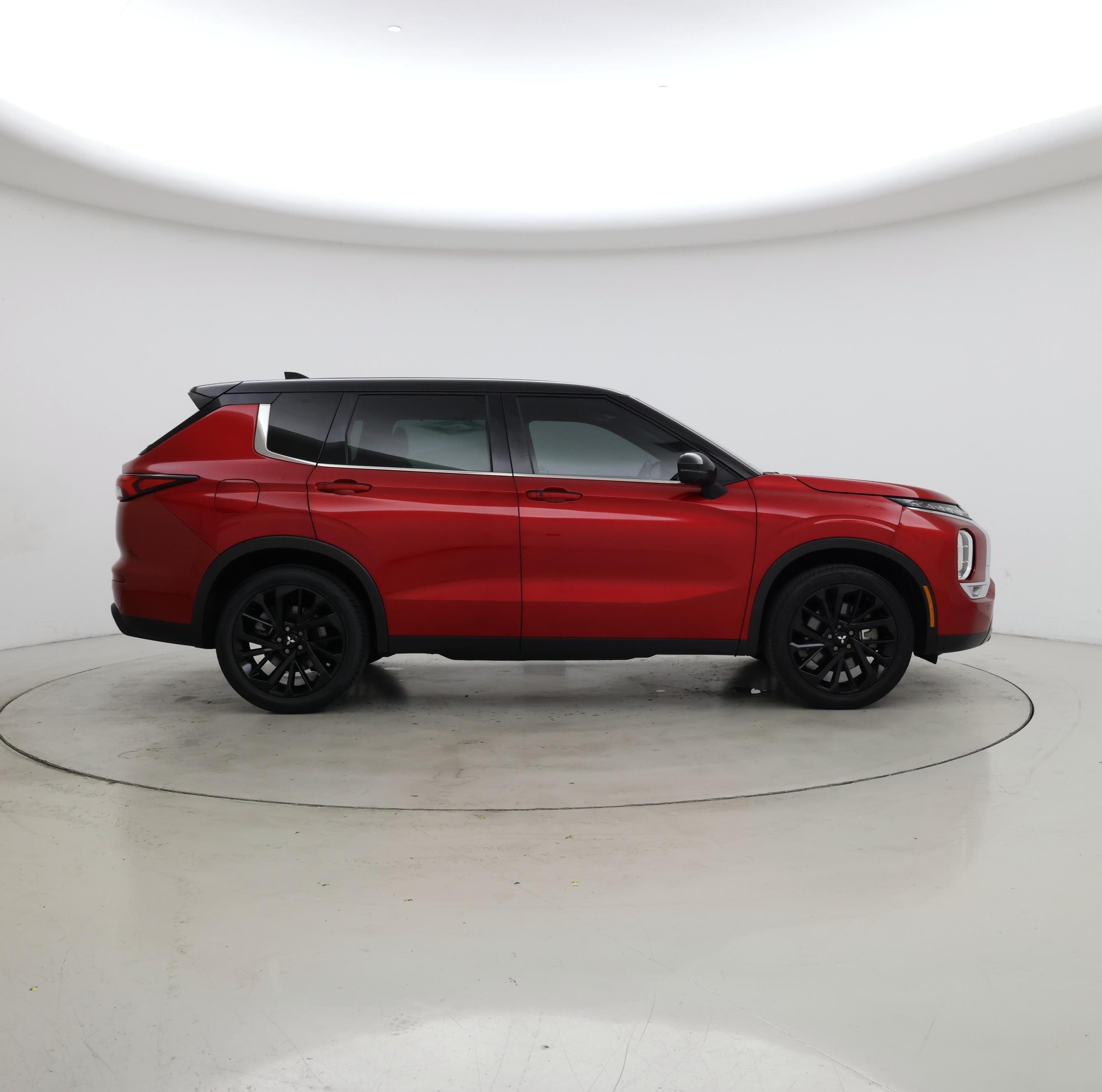 Thumbnail: 2023 Mitsubishi Outlander - 7
