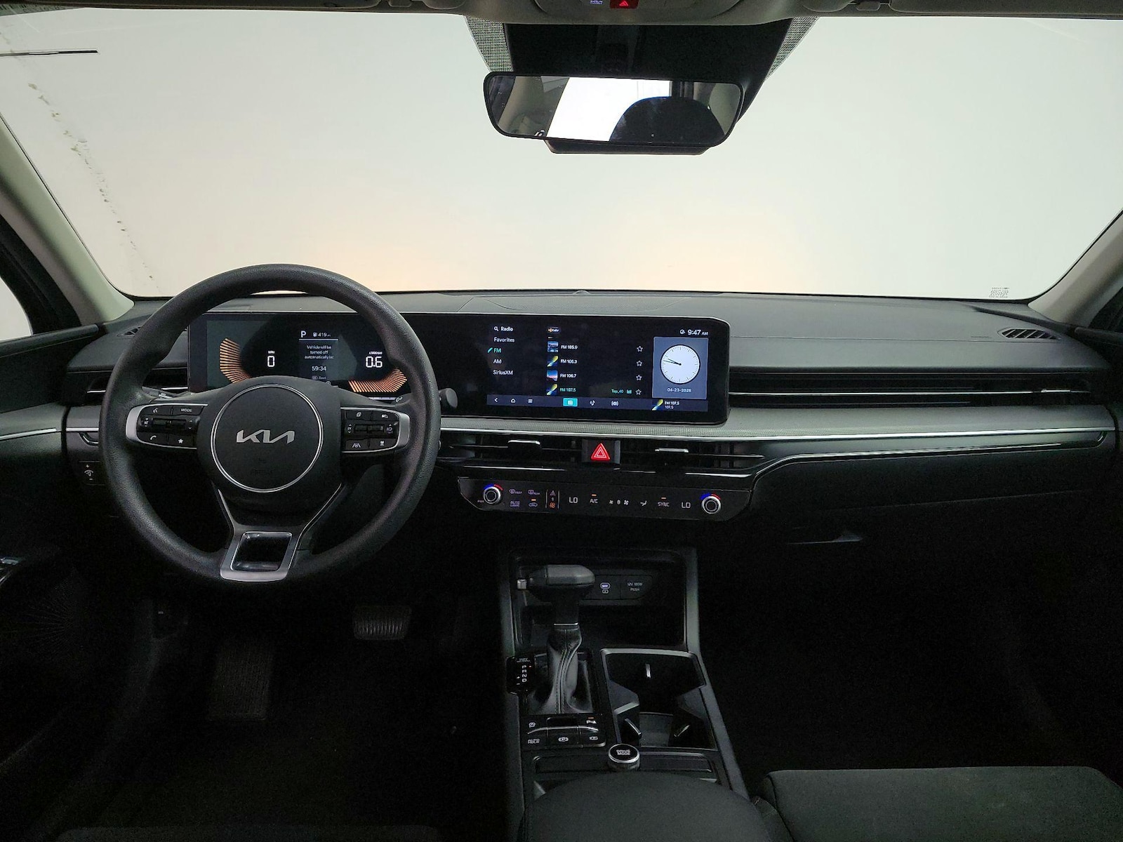2025 Kia K5 LXS - Photo 10