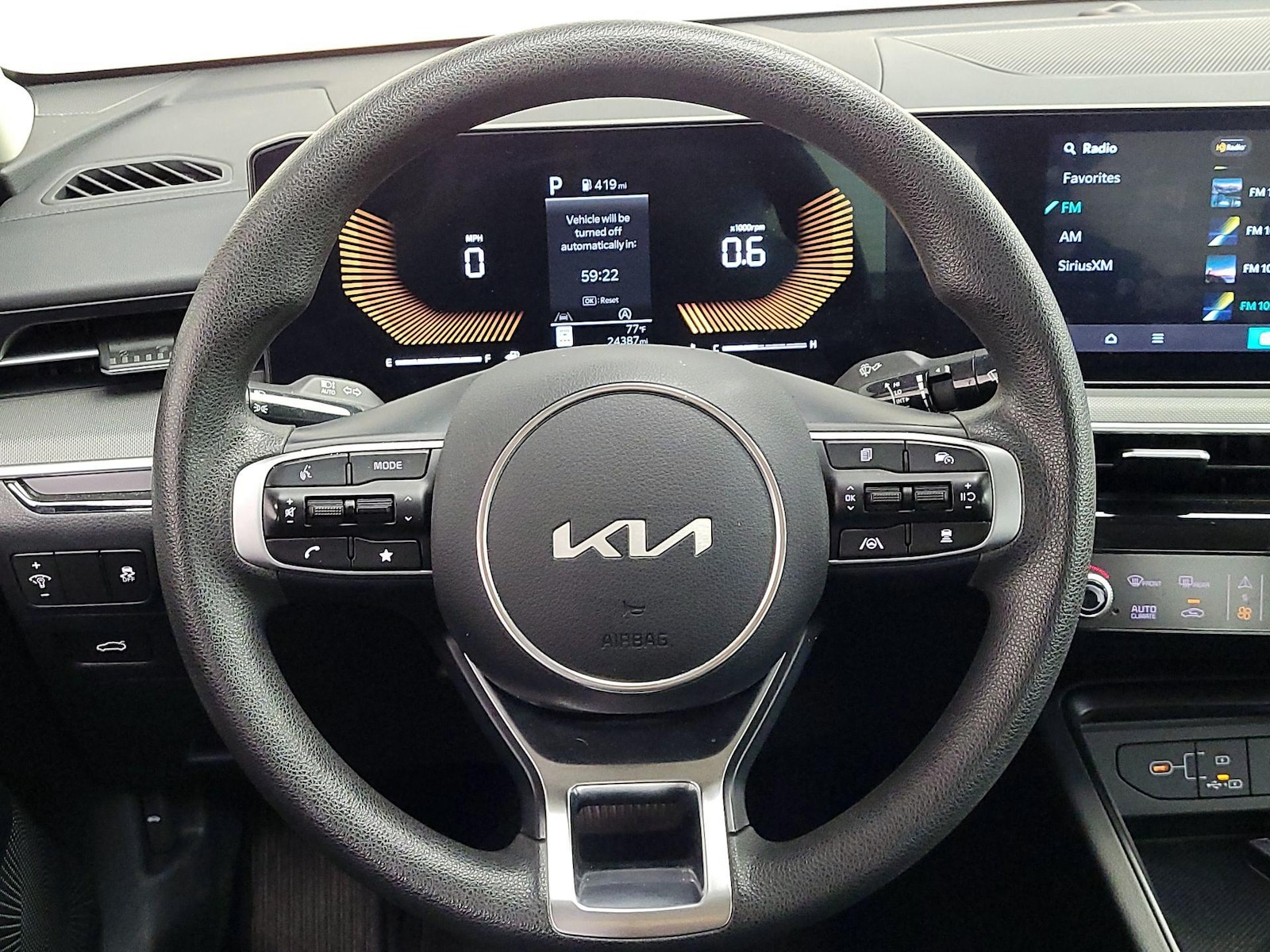 2025 Kia K5 LXS - Photo 11