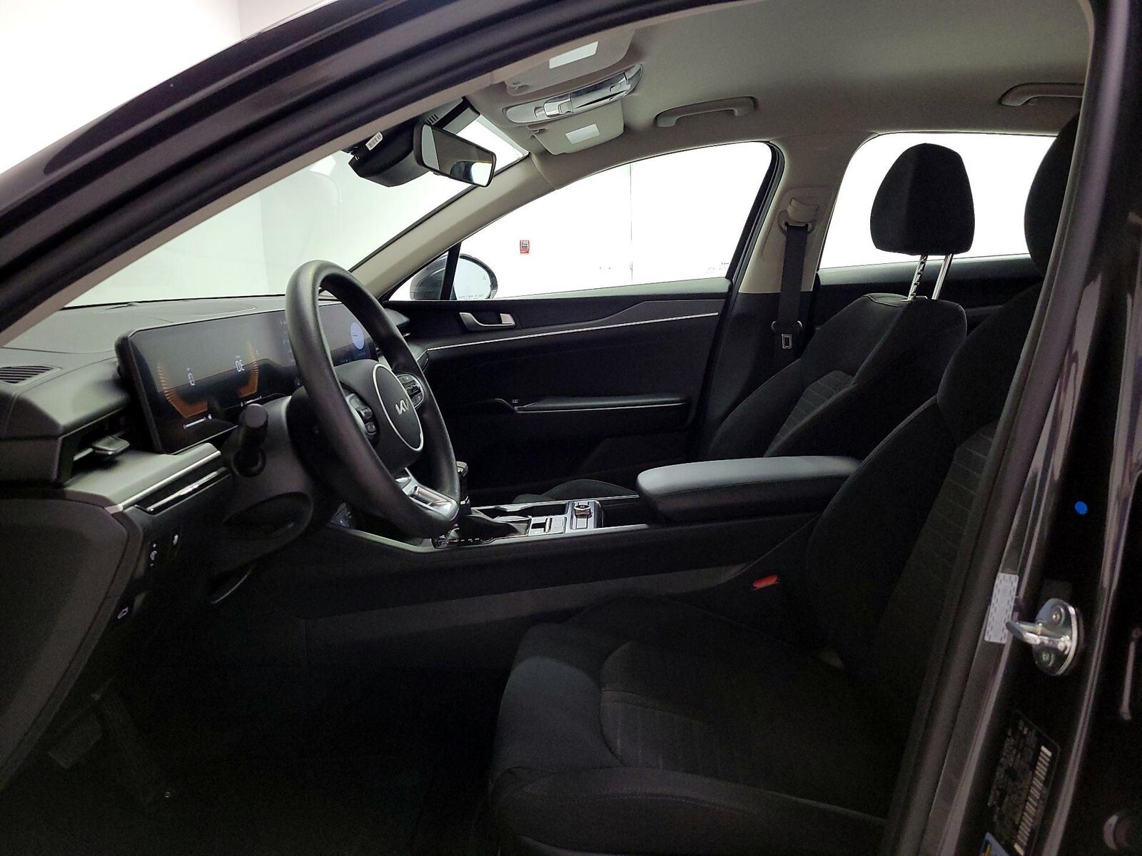 2025 Kia K5 LXS - Photo 12