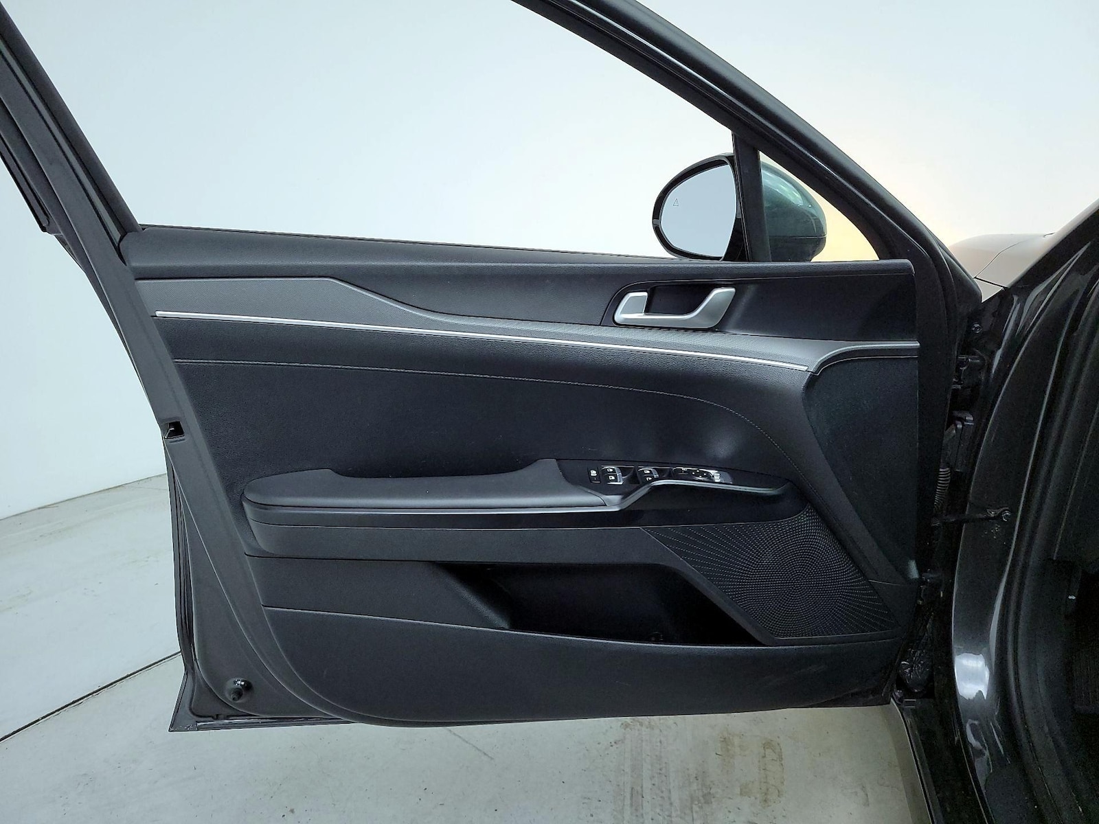 2025 Kia K5 LXS - Photo 13