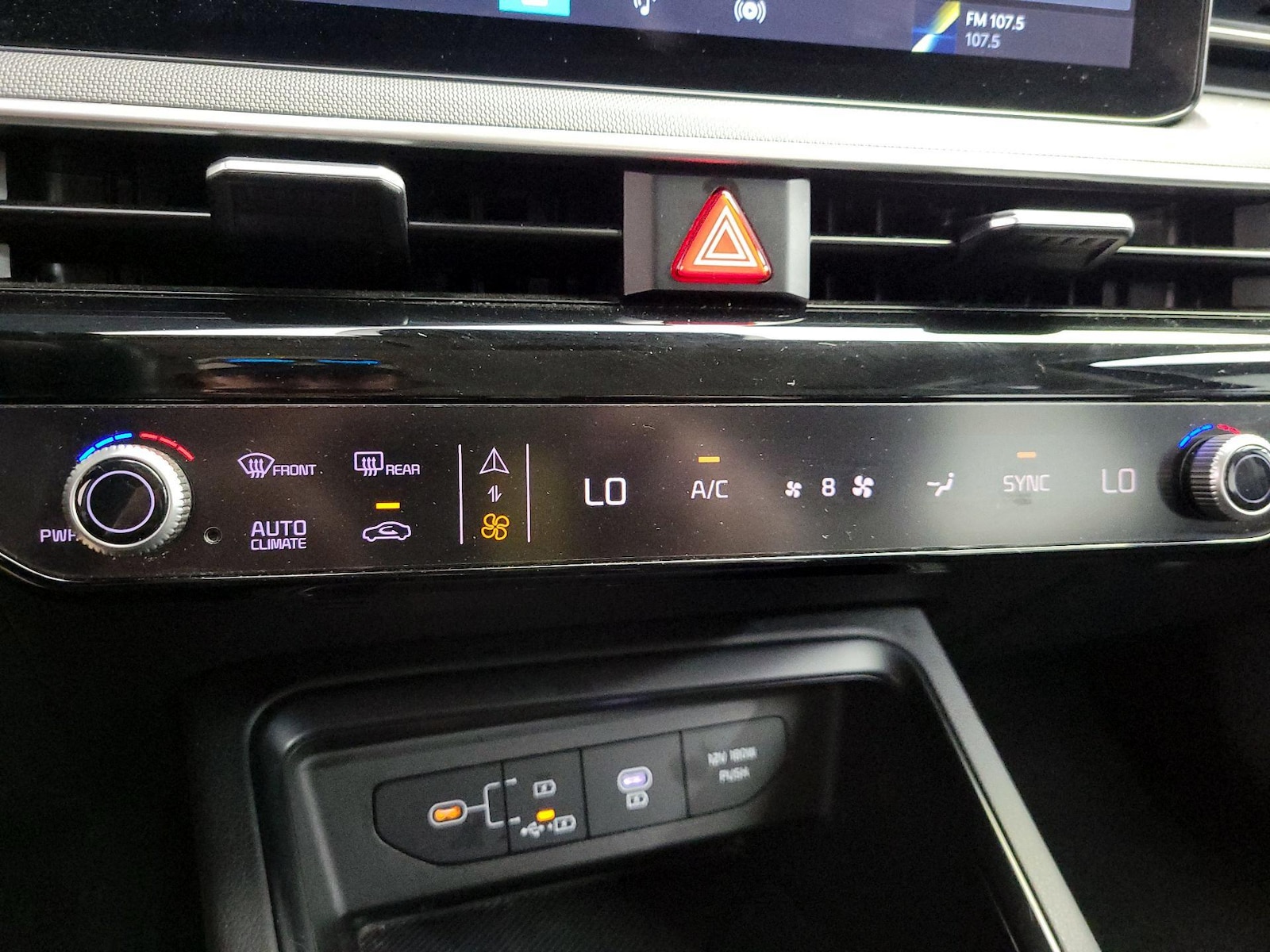 2025 Kia K5 LXS - Photo 17