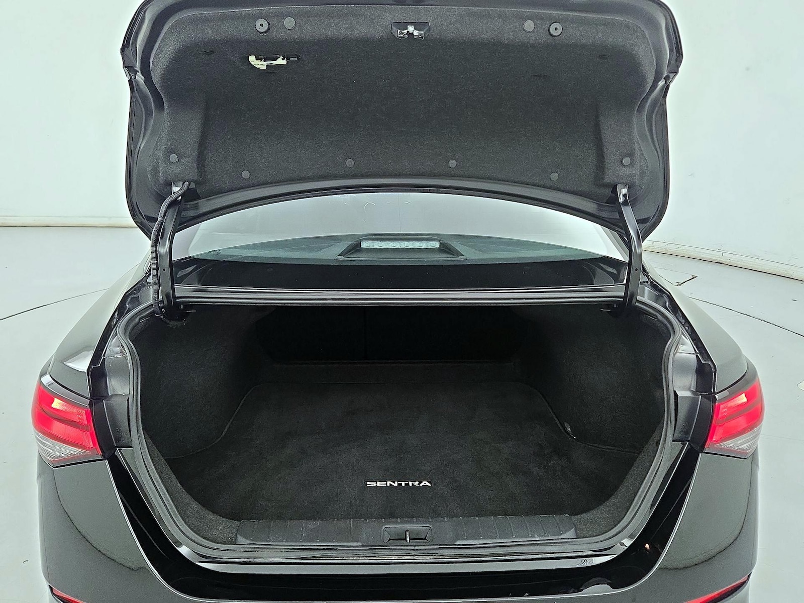 2025 Nissan Sentra SV - Photo 21
