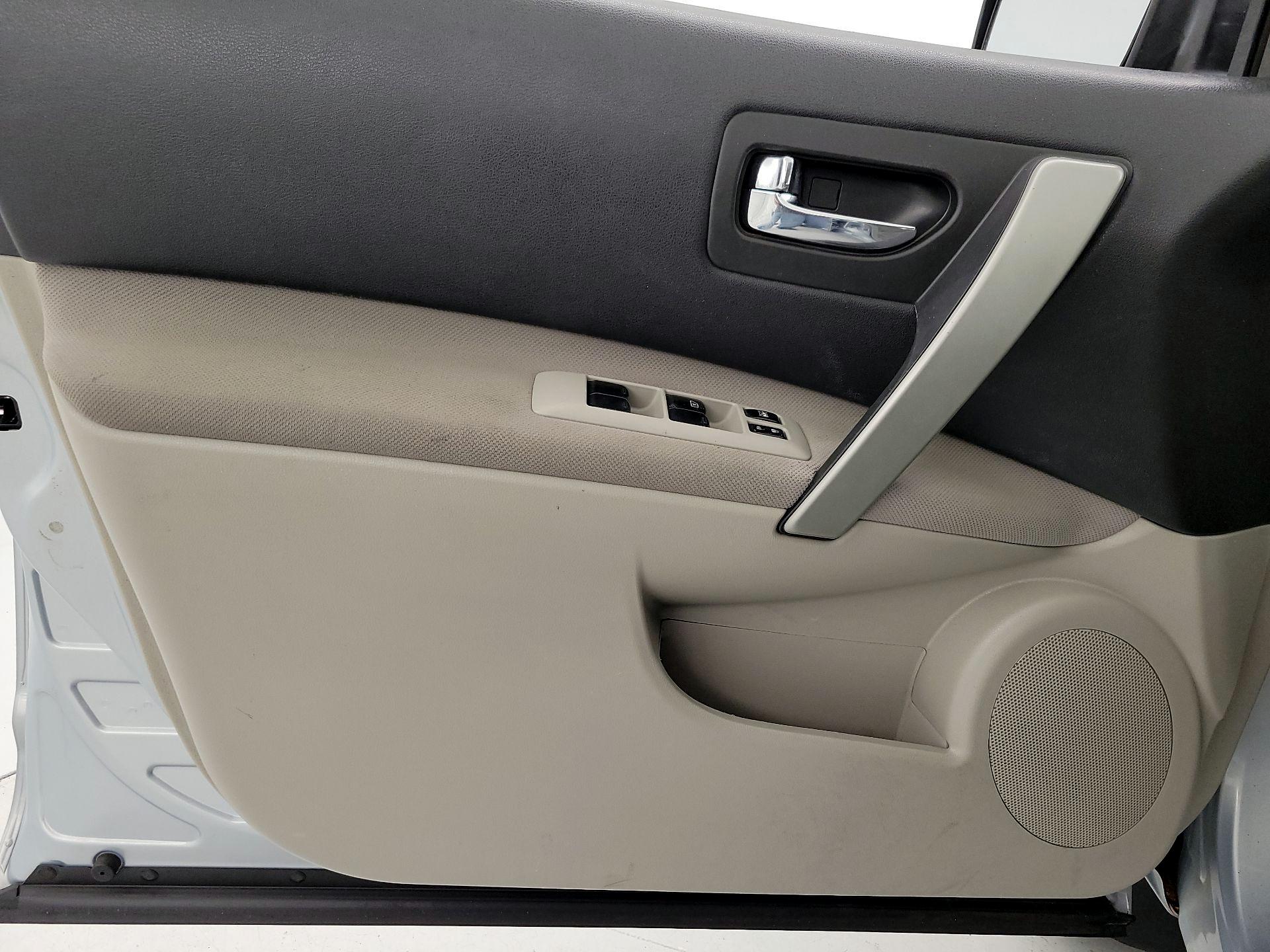 Thumbnail: 2015 Nissan Rogue - 12