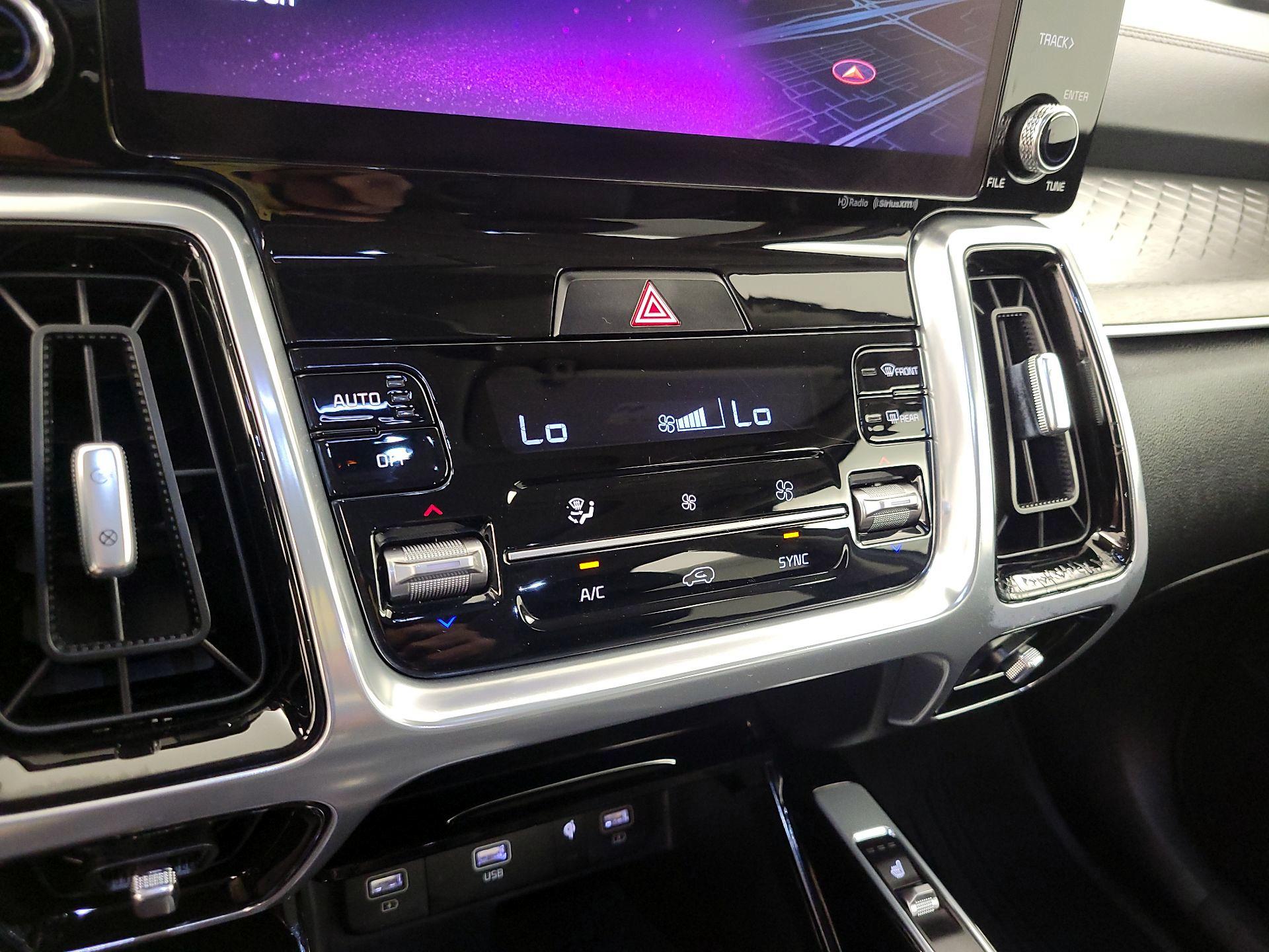 Thumbnail: 2023 Kia Sorento - 17