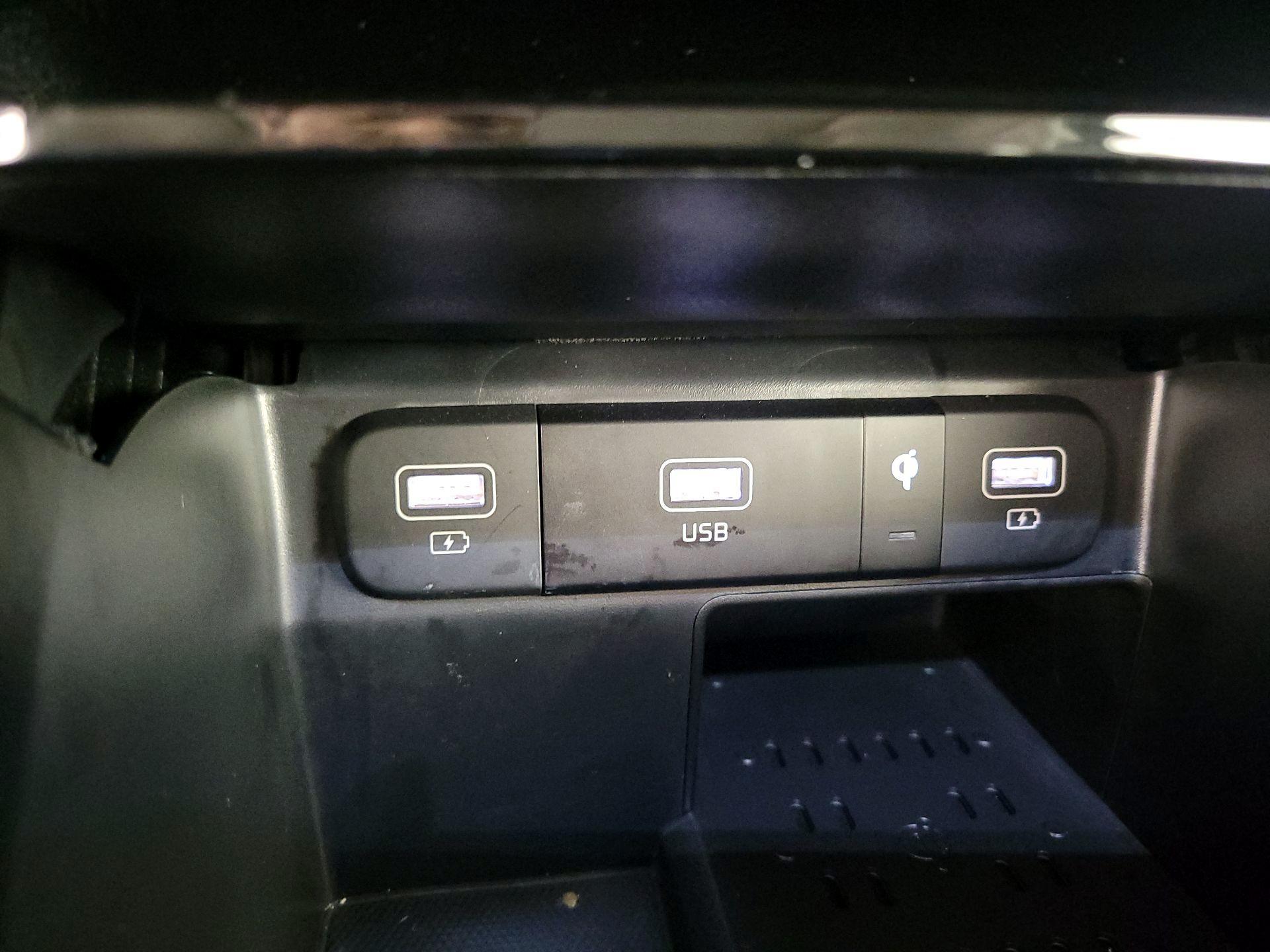 Thumbnail: 2023 Kia Sorento - 19