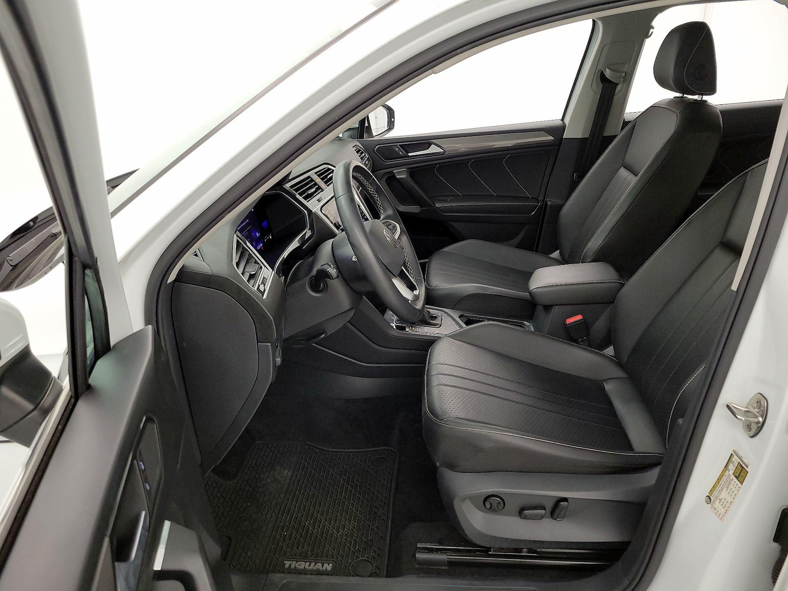 2022 Volkswagen Tiguan SE - Photo 12