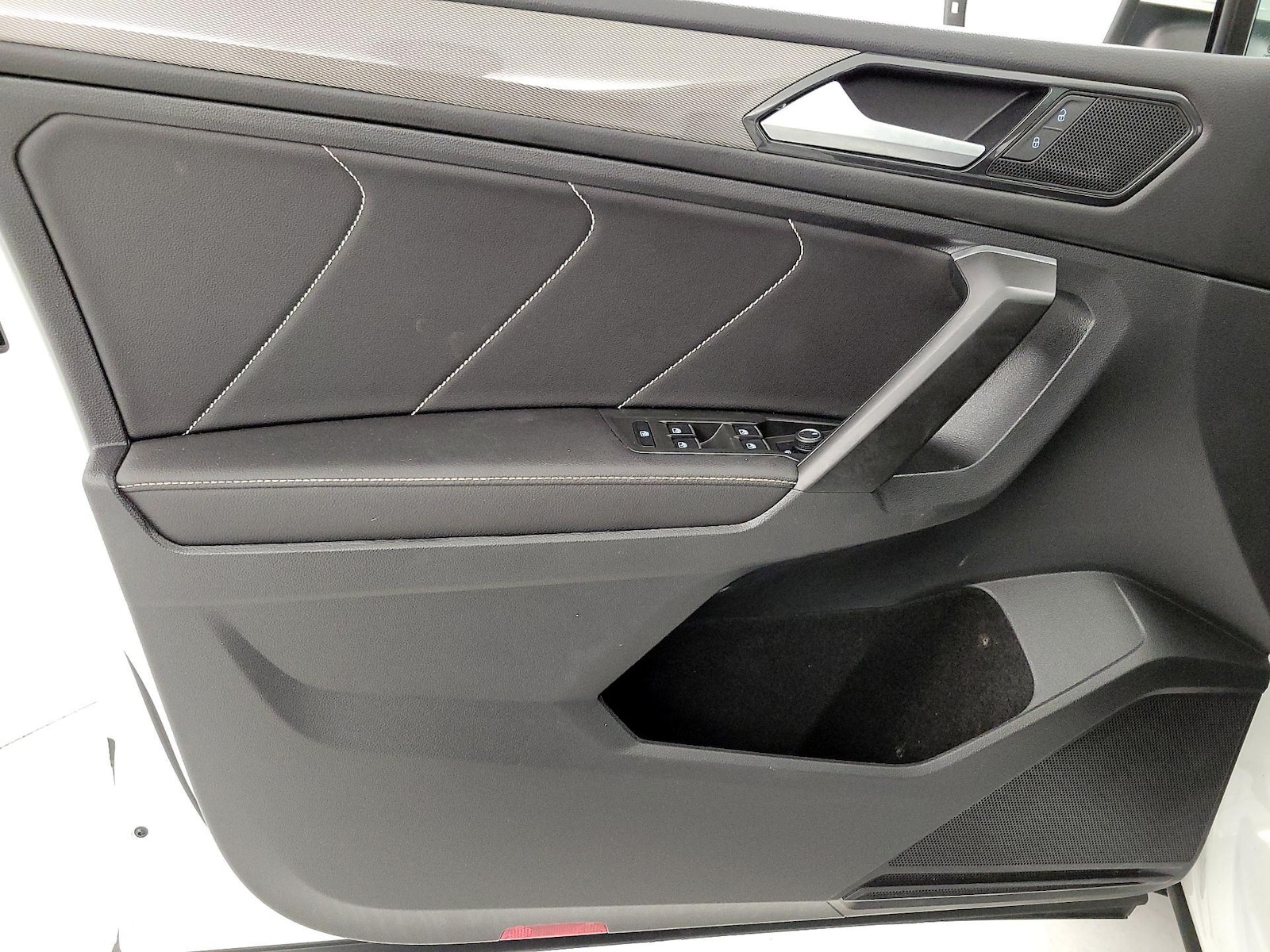 2022 Volkswagen Tiguan SE - Photo 13