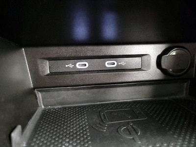 USB/AUX Ports