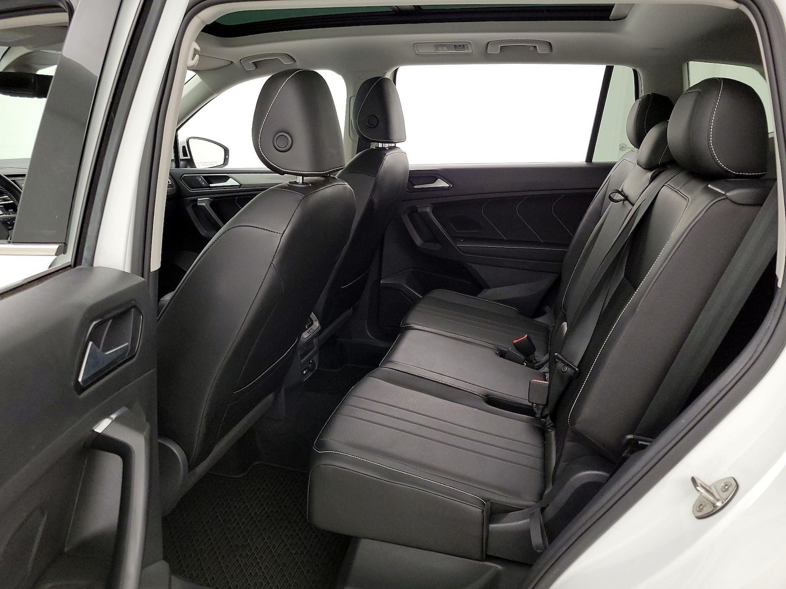 2022 Volkswagen Tiguan SE - Photo 21