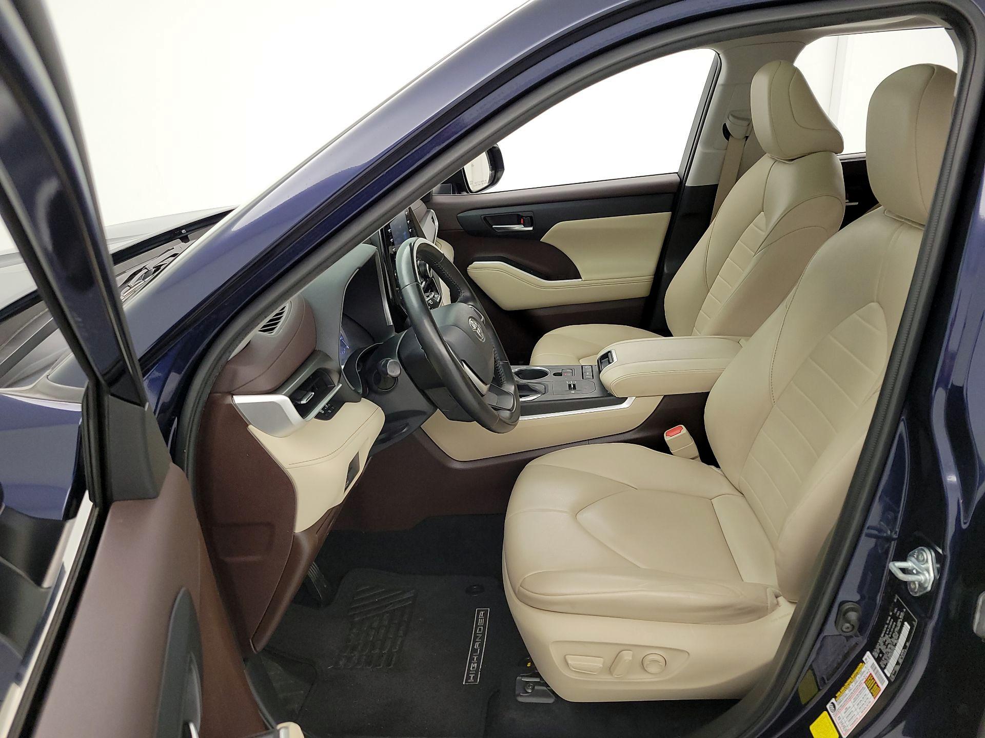 Thumbnail: 2022 Toyota Highlander - 11