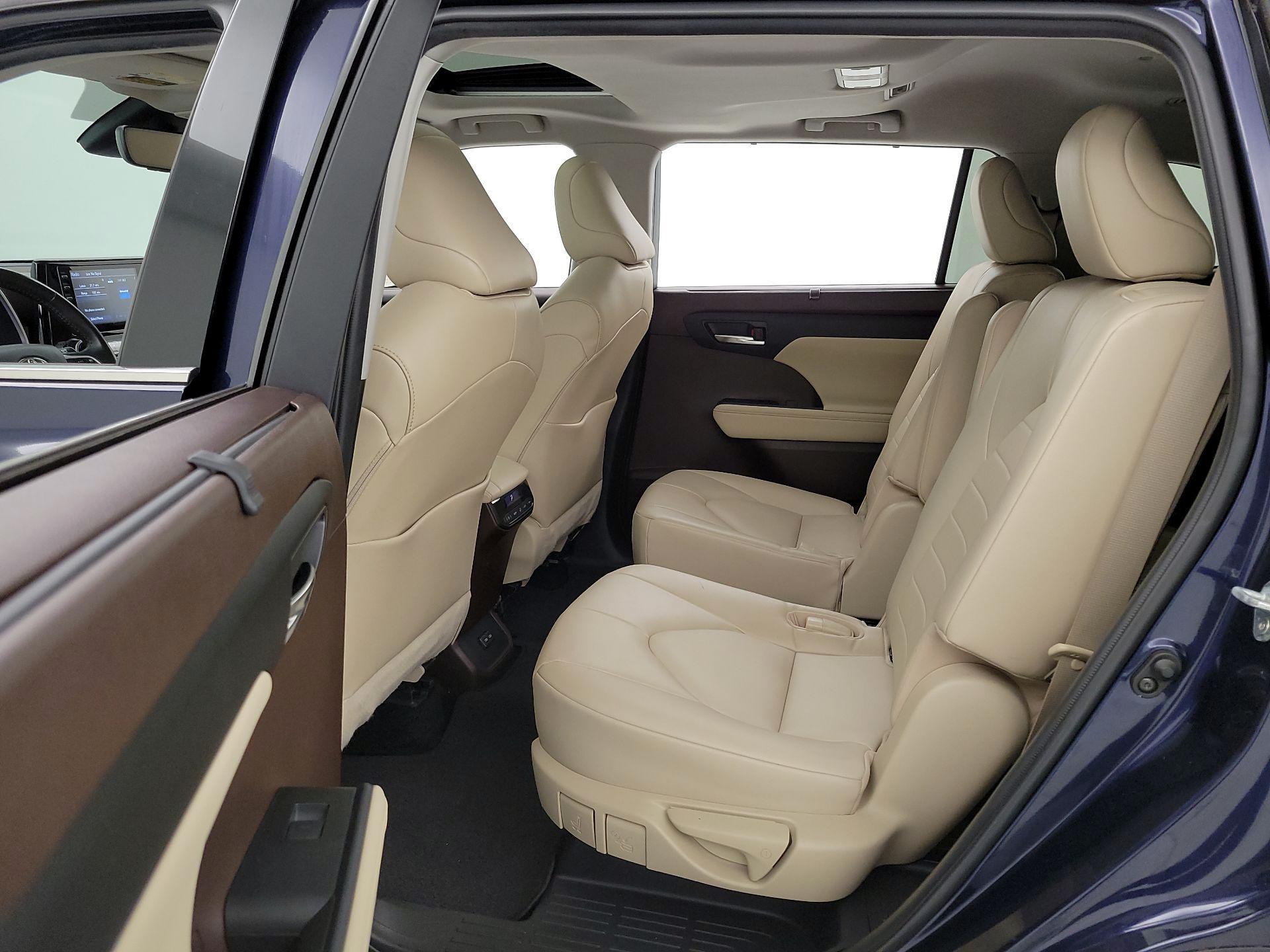 Thumbnail: 2022 Toyota Highlander - 20