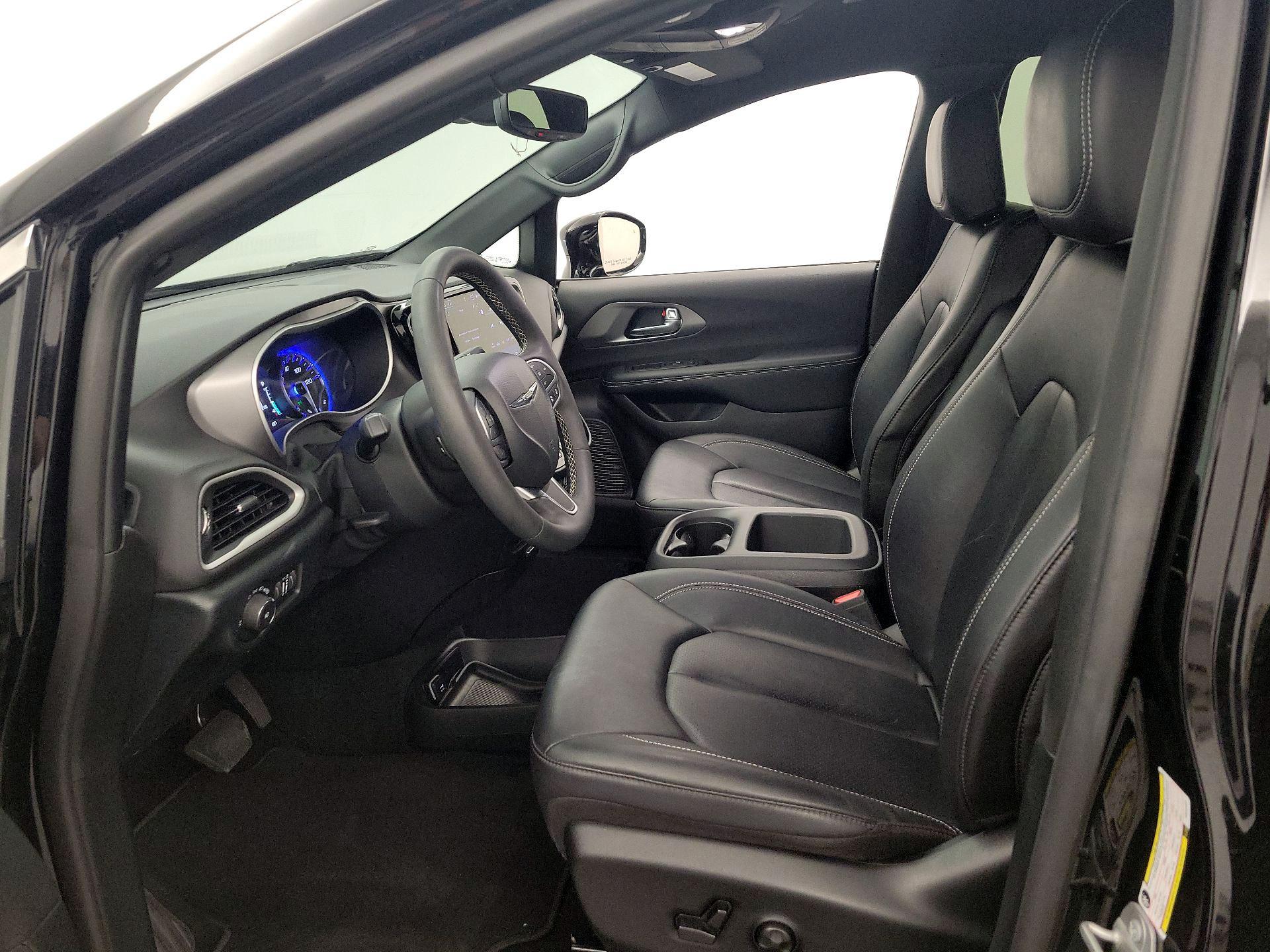 Thumbnail: 2025 Chrysler Pacifica - 11