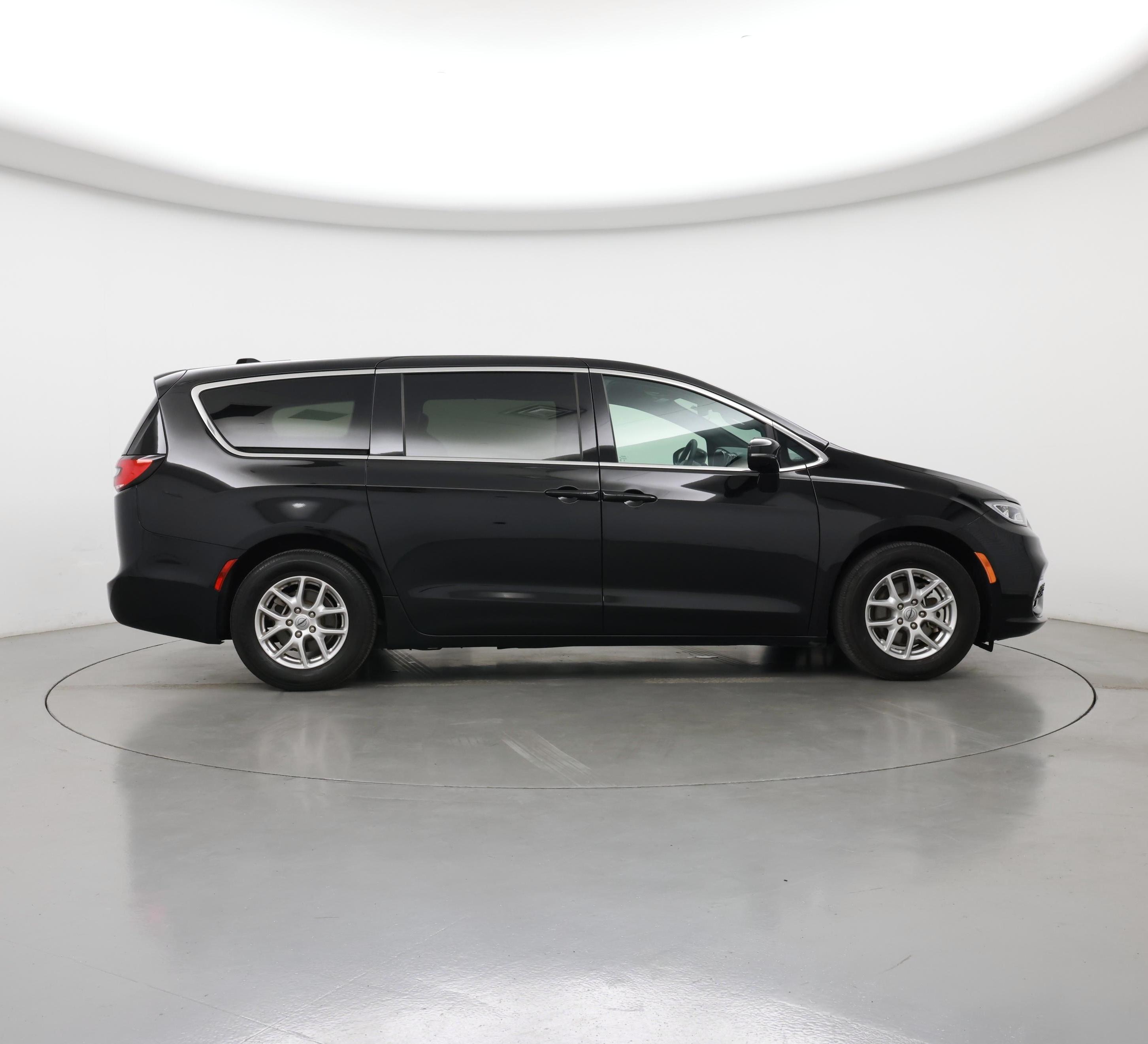 Thumbnail: 2025 Chrysler Pacifica - 7