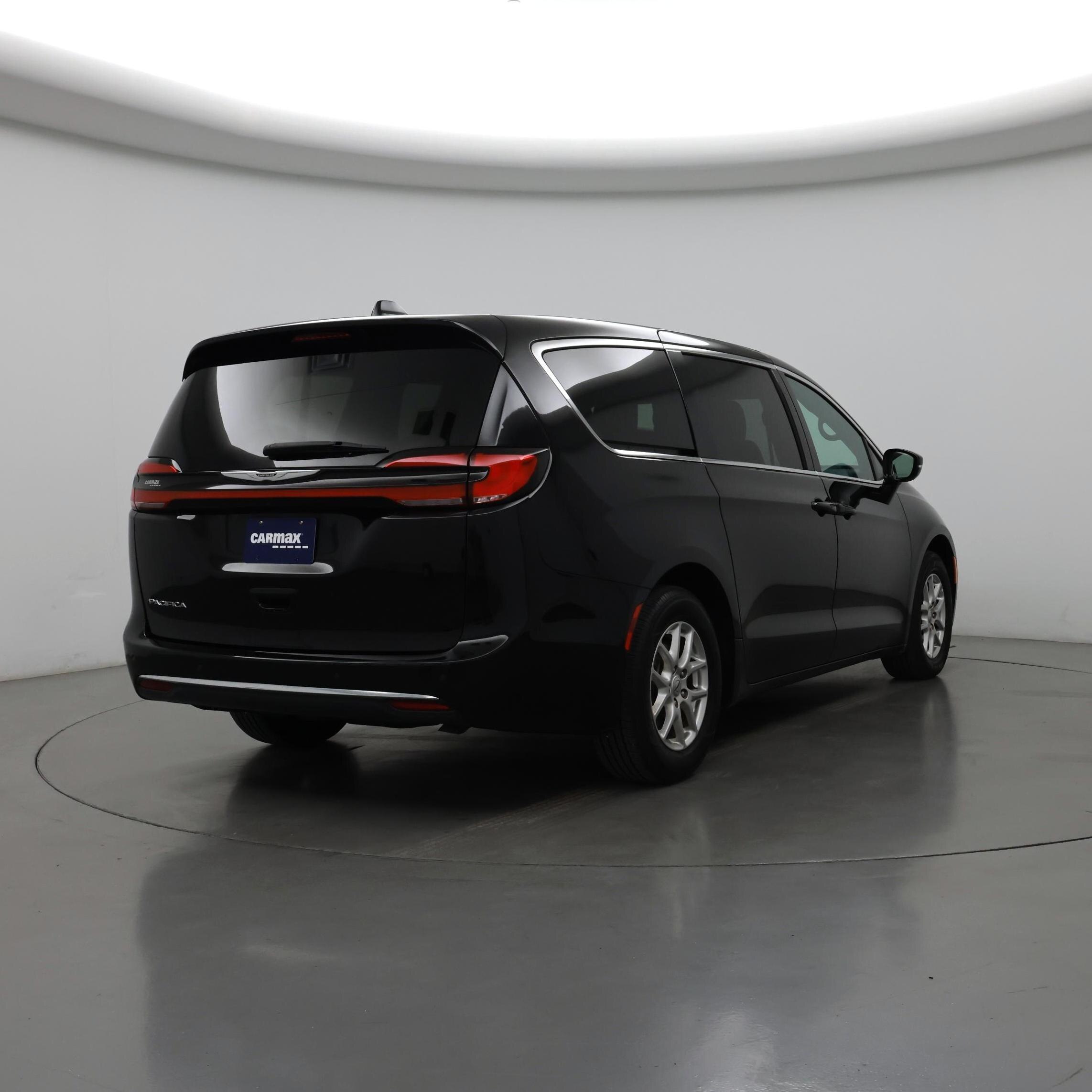 Thumbnail: 2025 Chrysler Pacifica - 8