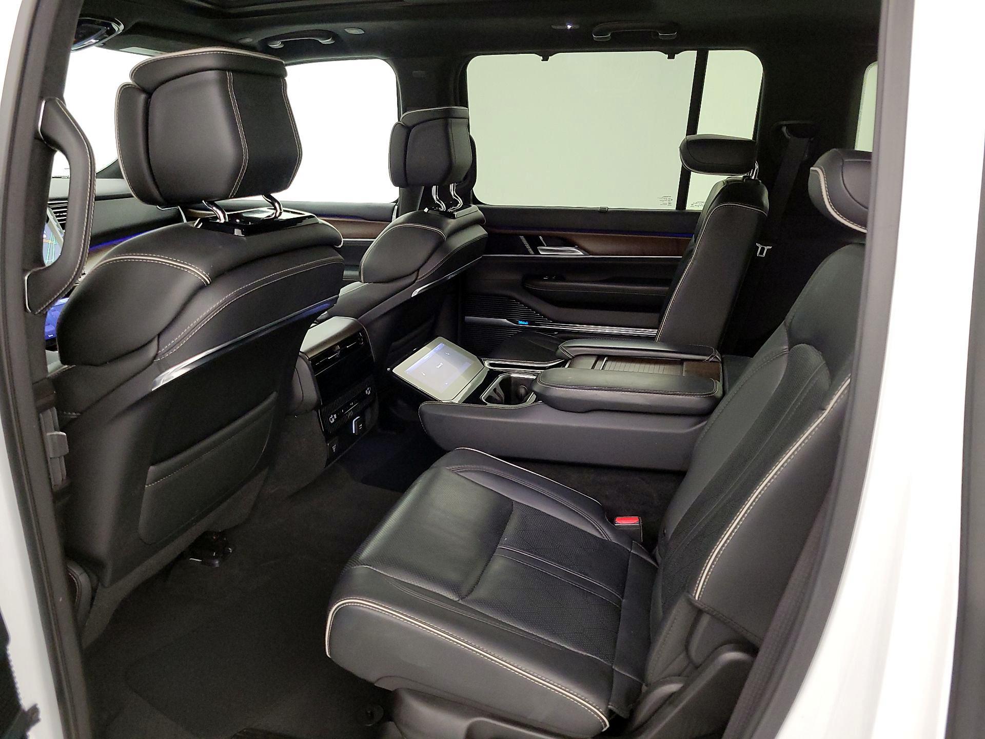 Thumbnail: 2023 Jeep Grand Wagoneer - 20