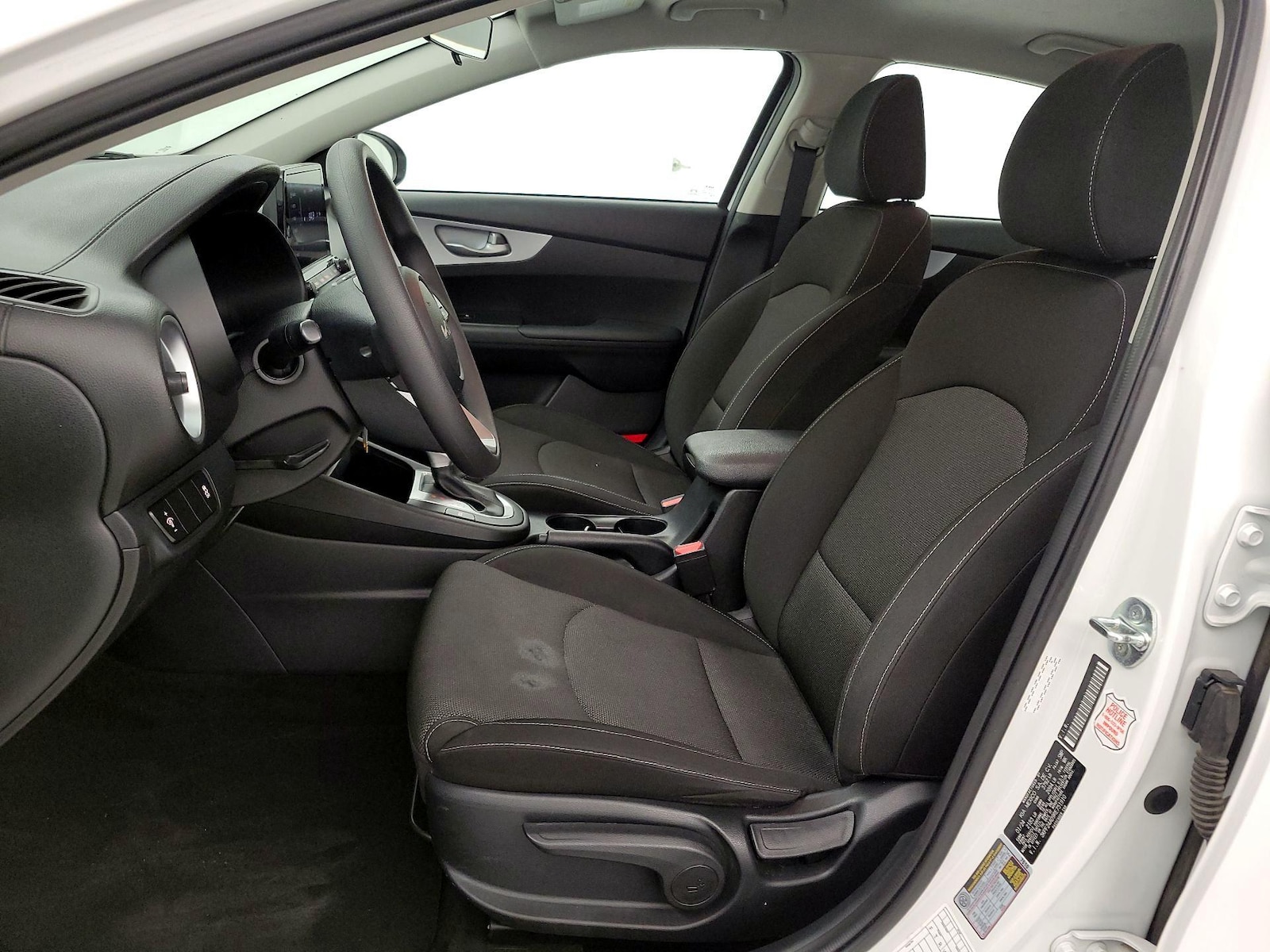 2024 Kia Forte LXS - Photo 12