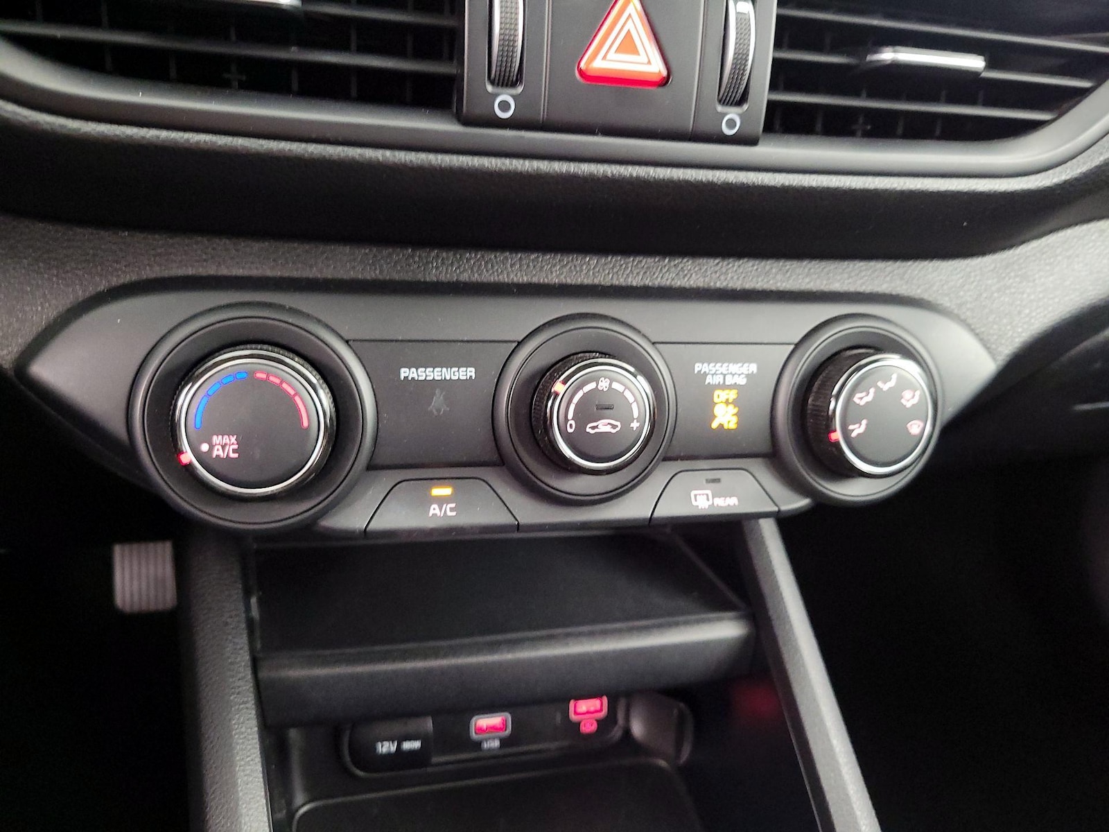 2024 Kia Forte LXS - Photo 17