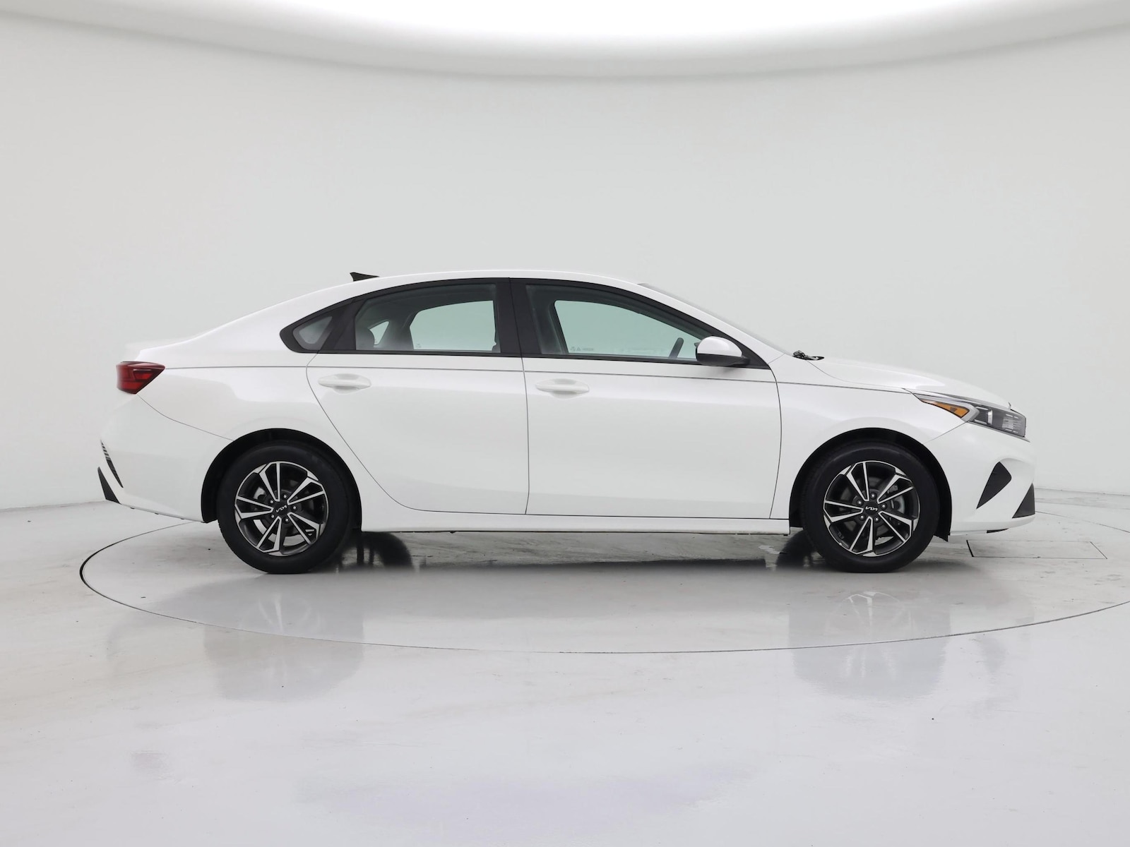 2024 Kia Forte LXS - Photo 8