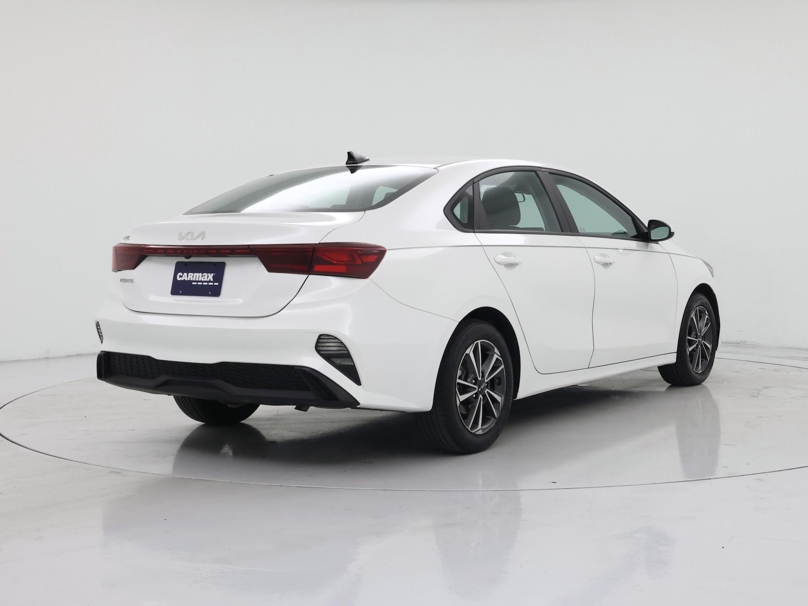 2024 Kia Forte LXS - Photo 9